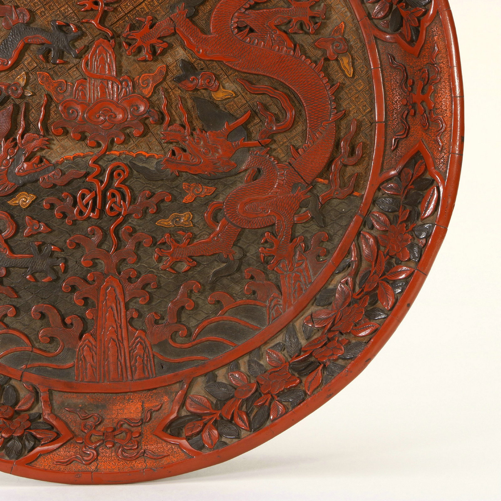 A Chinese lacquerware plate - 4