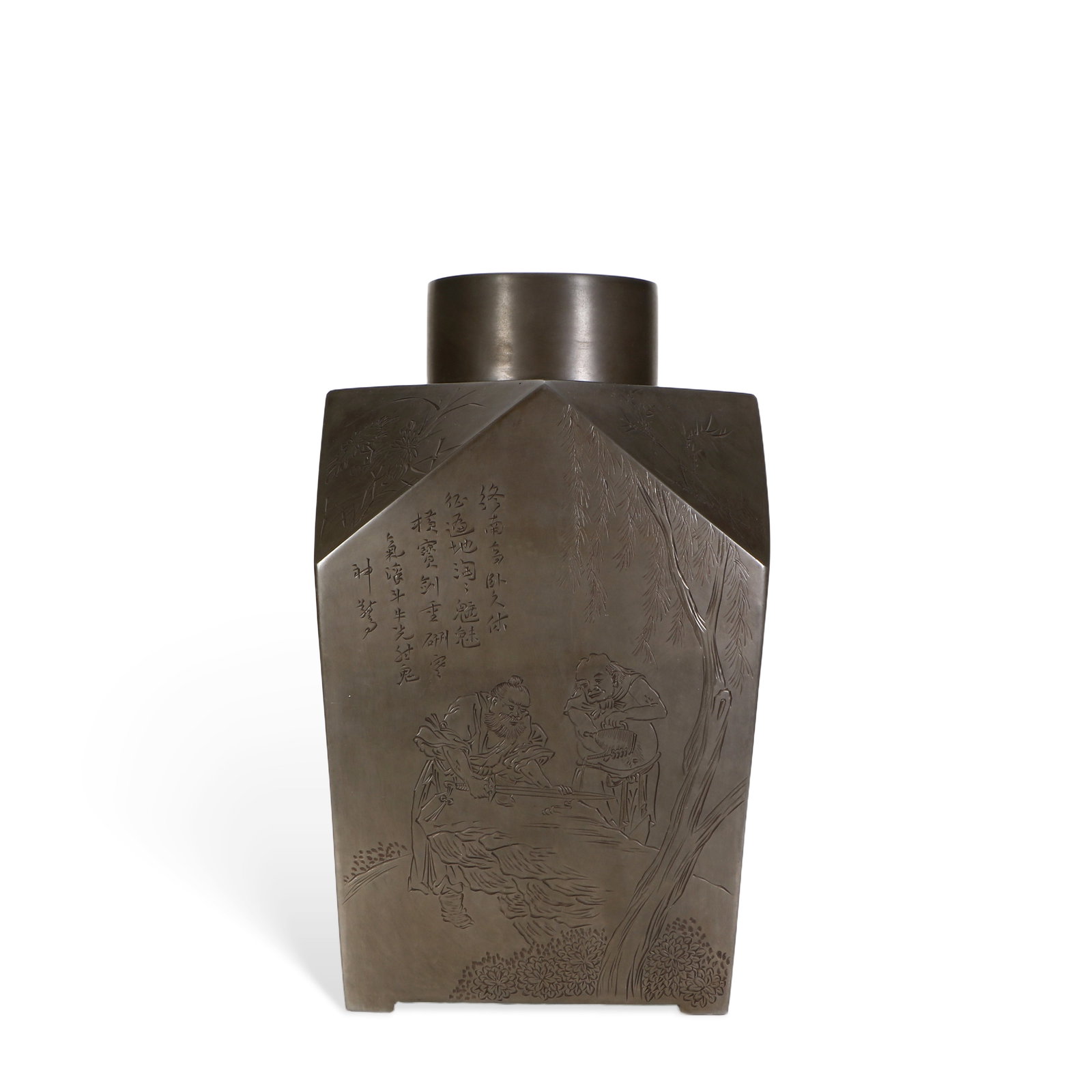 a tin tea canister: The body of the jar is carved with poems, 34 cm high, 22 cm wide, and 28 cm thick