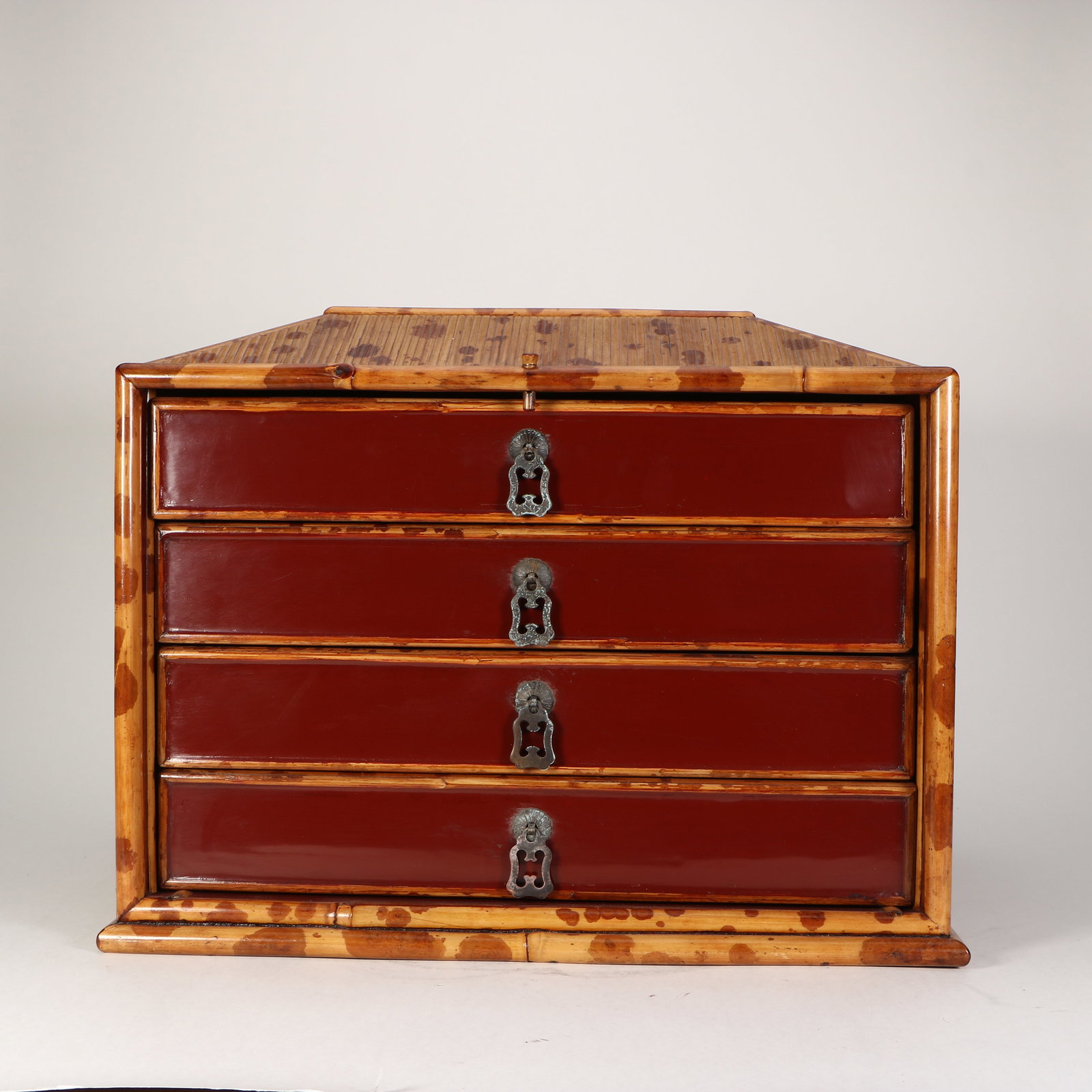 A four-layer bamboo box - 3