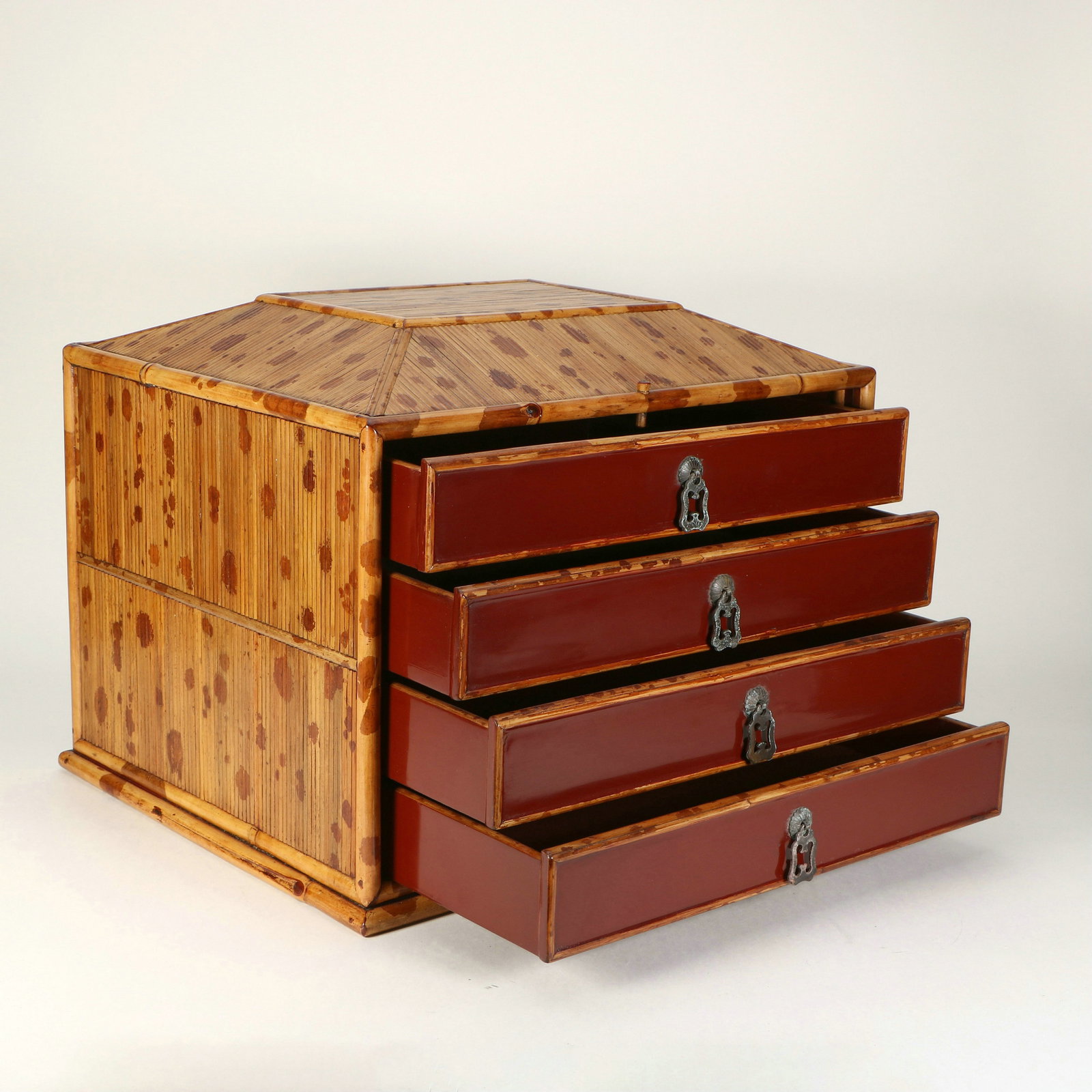 A four-layer bamboo box - 4