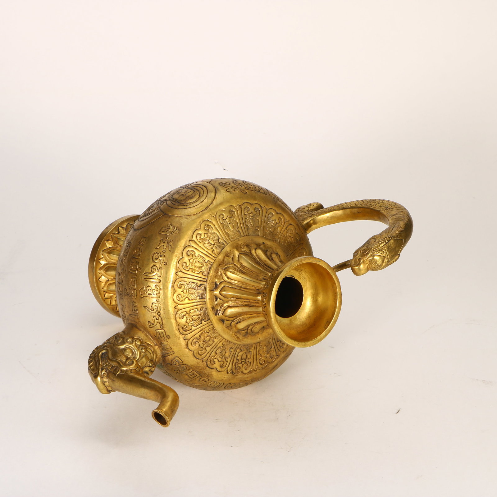A gilt-bronze kettle - 5
