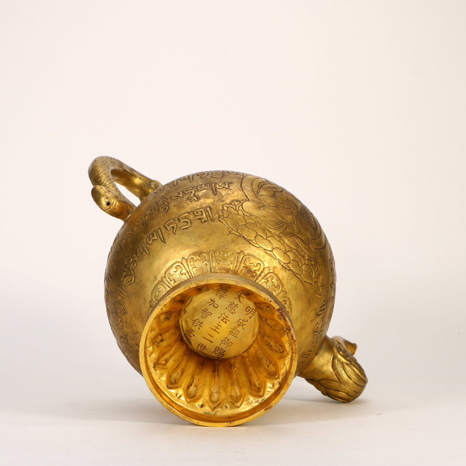 A gilt-bronze kettle - 6