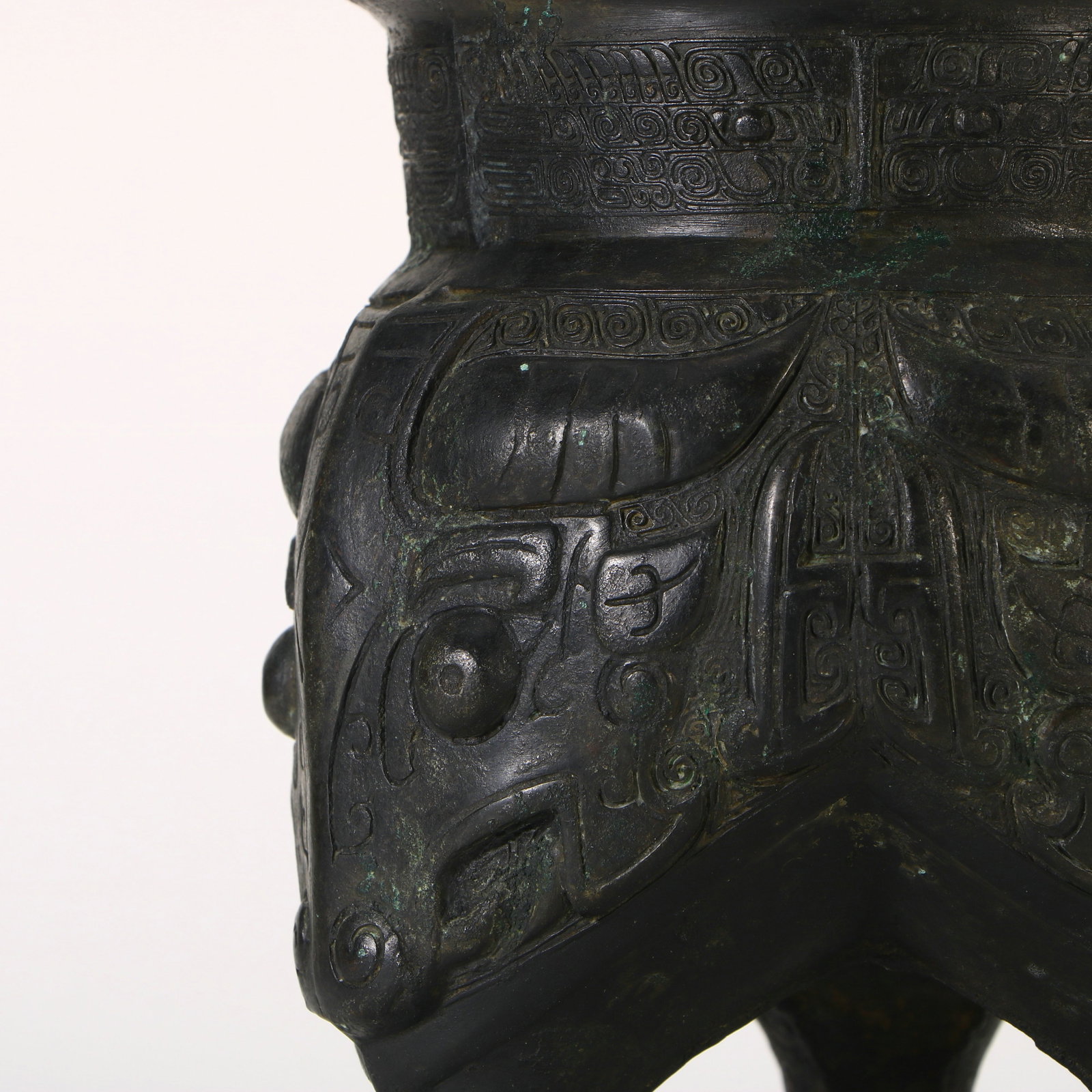 A bronze tripod cauldron - 5