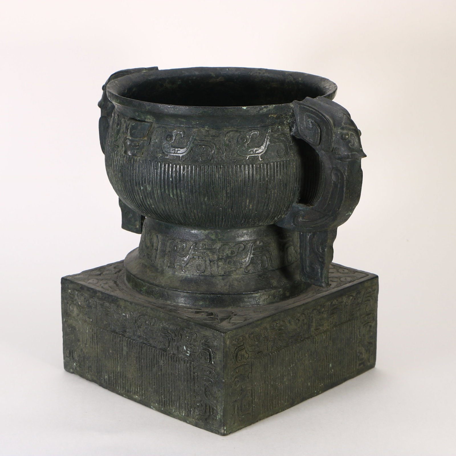 A bronze double-handled censer - 6