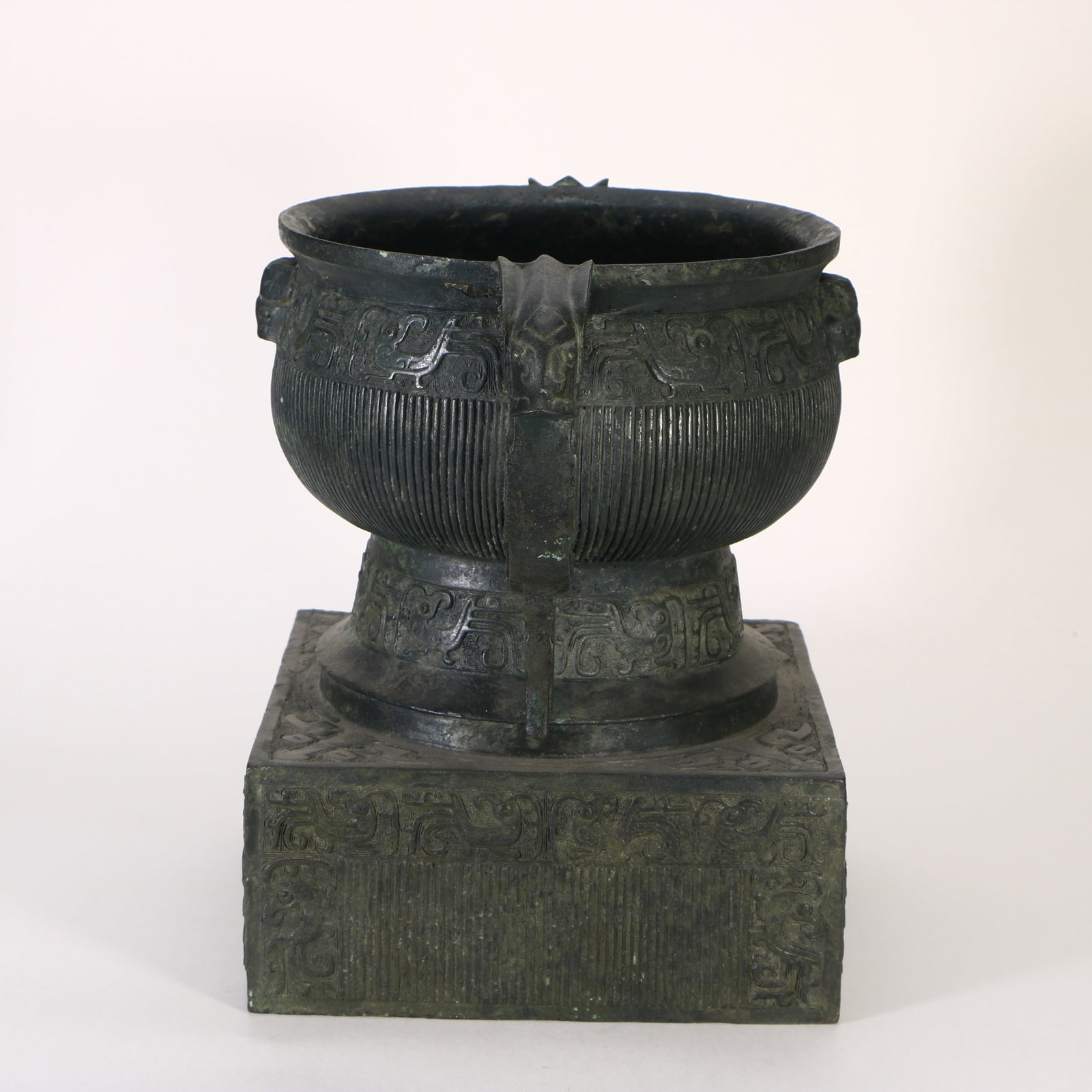 A bronze double-handled censer - 7