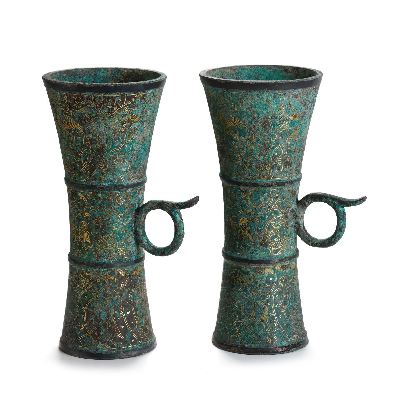 A pair of bronze gu vessels inlaid with gold and silver bird patterns: The bottle has exquisite patterns made of gold and silver. Height 16cm, width 9cm.