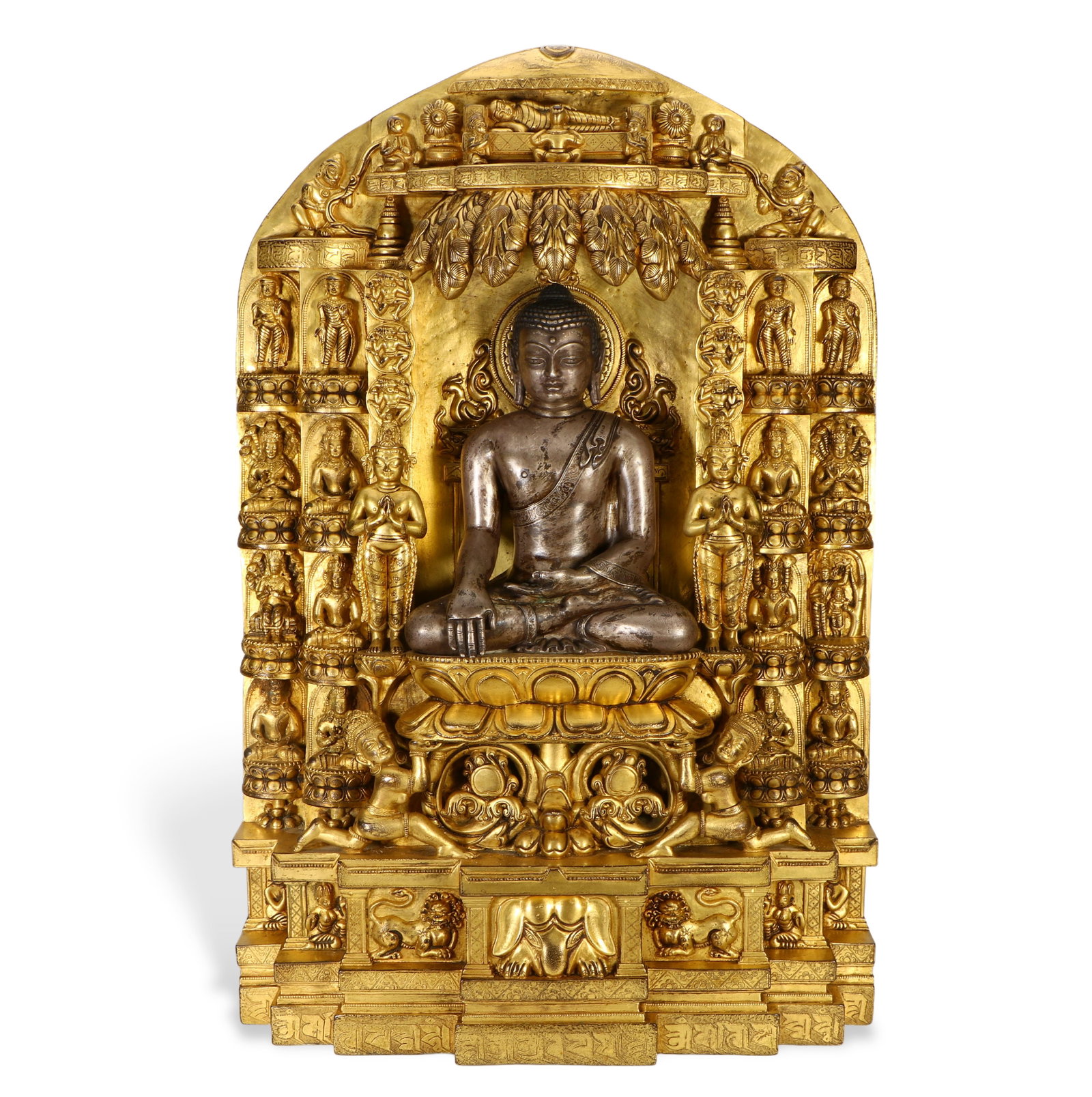 A Qing Dynasty gilded bronze Buddha statue: In the center, there is a large Buddha statue, surrounded by many small Buddha statues. It is 62.5 cm tall, 39 cm wide, and 14.5 cm thick.