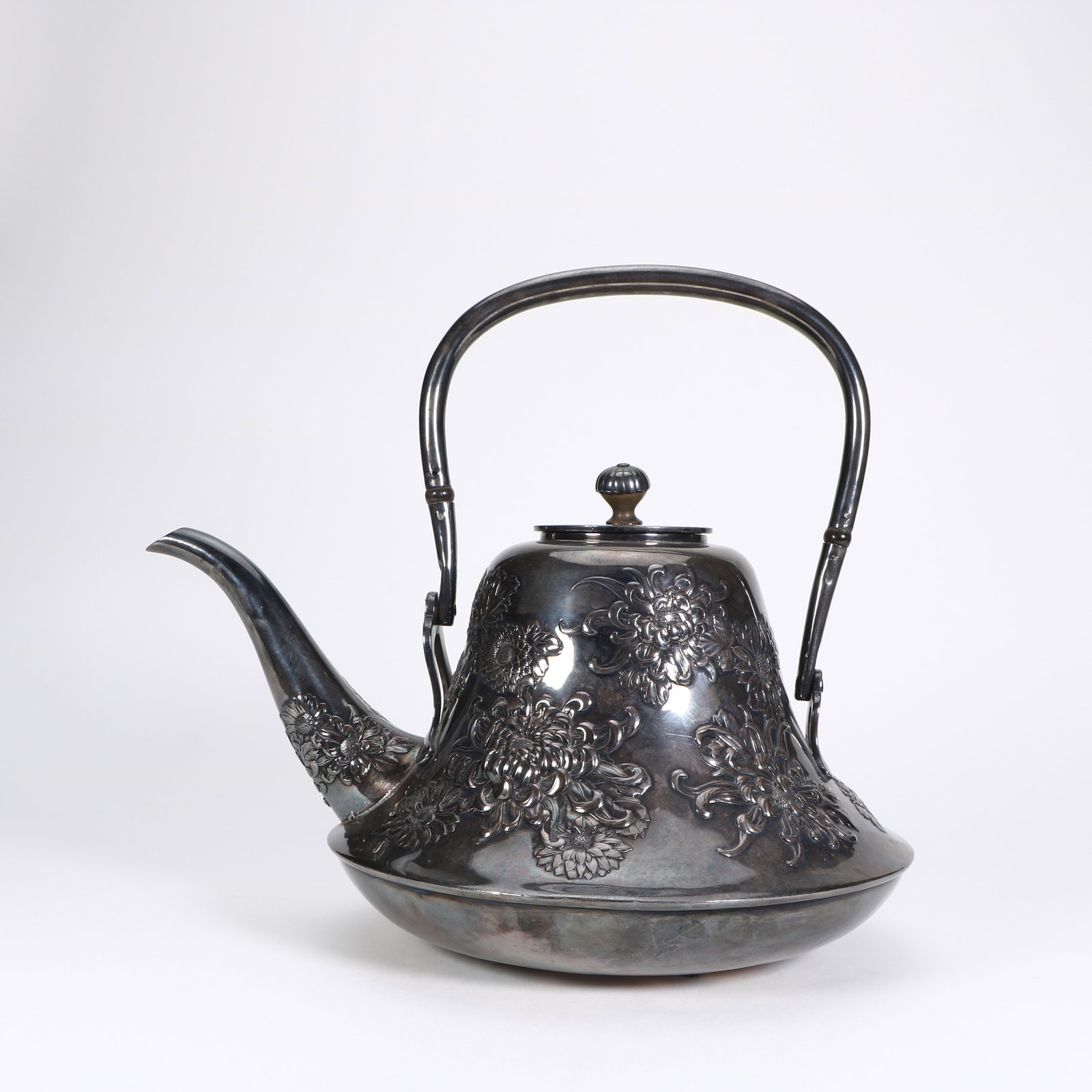 A silver kettle with a handle - 3