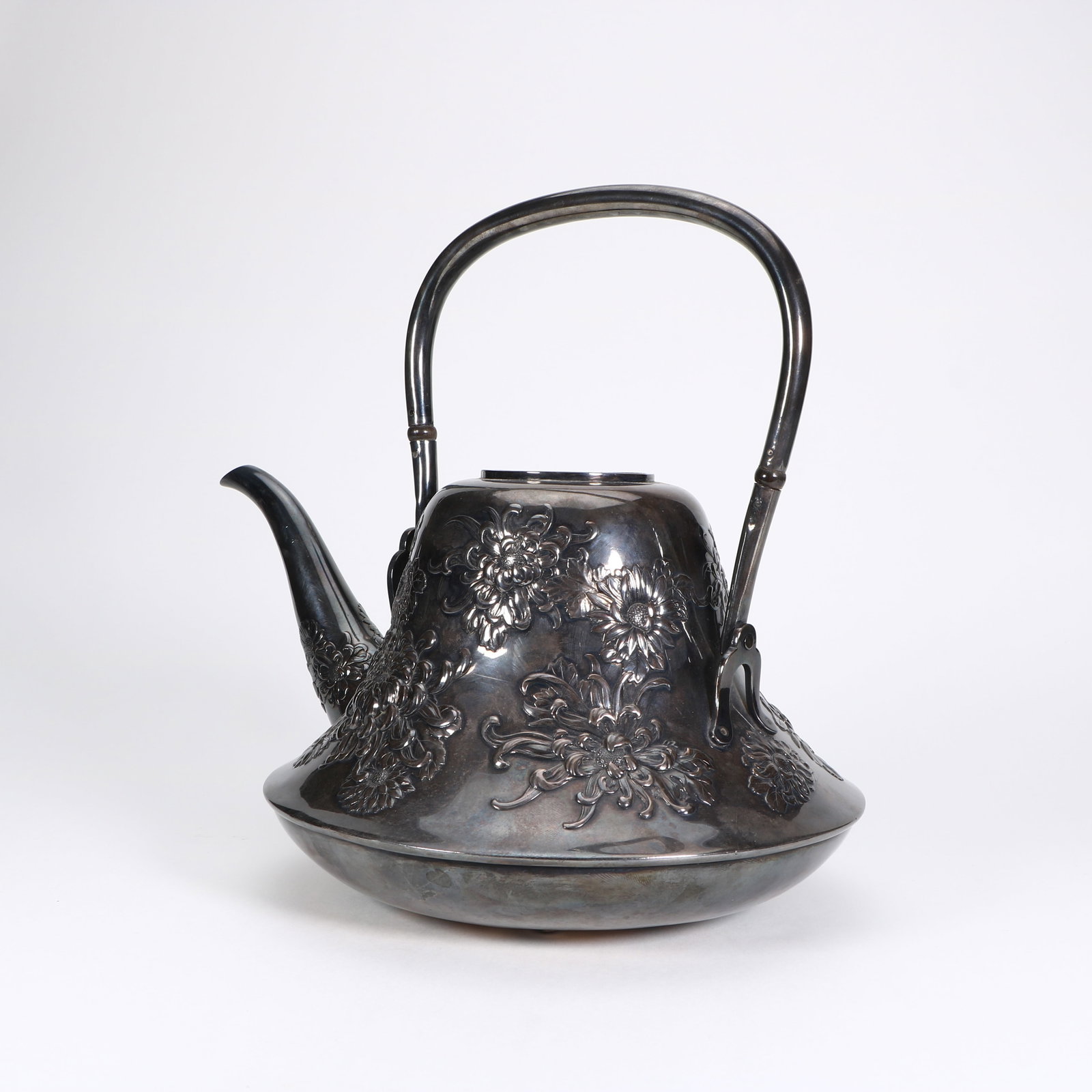 A silver kettle with a handle - 4