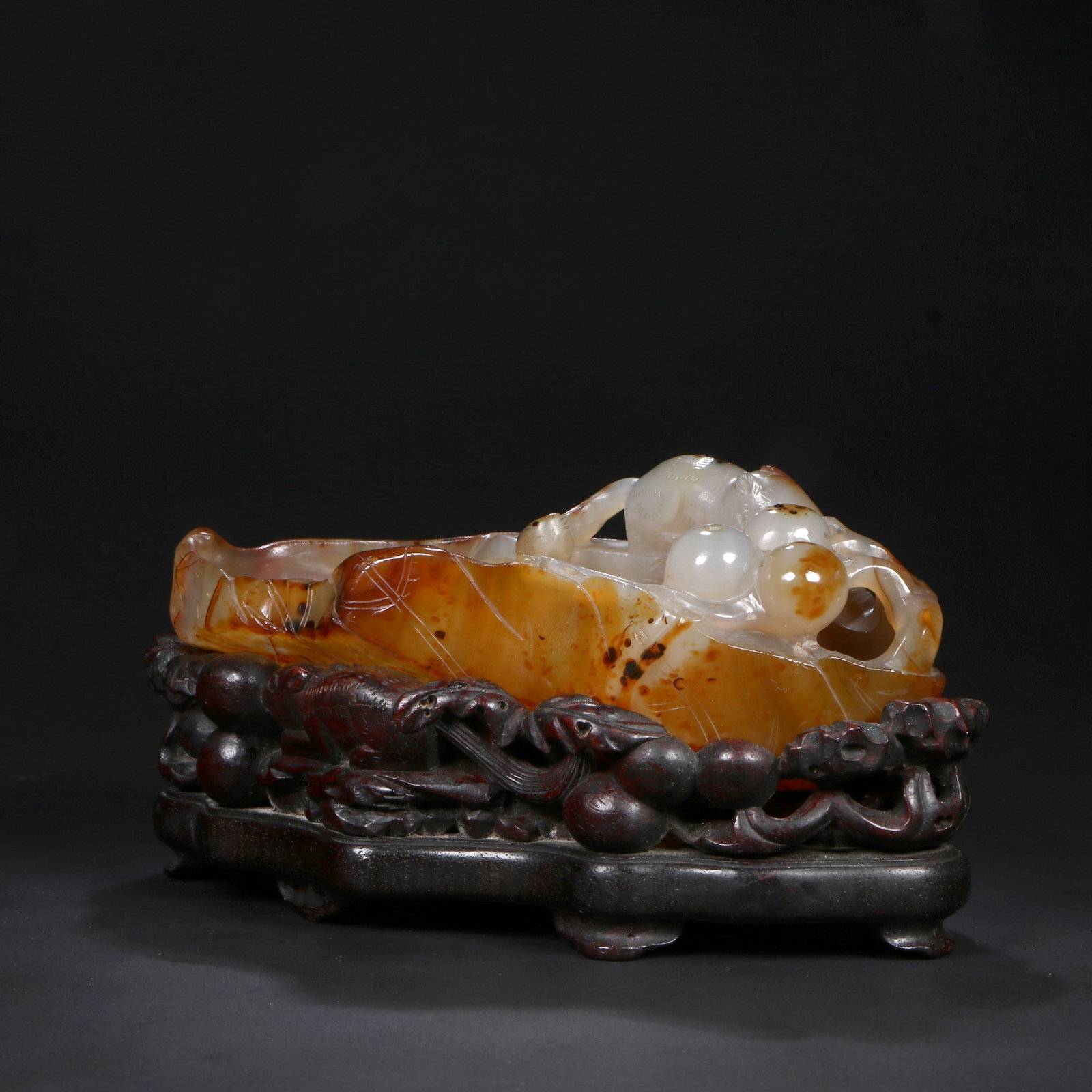 An agate water basin - 2