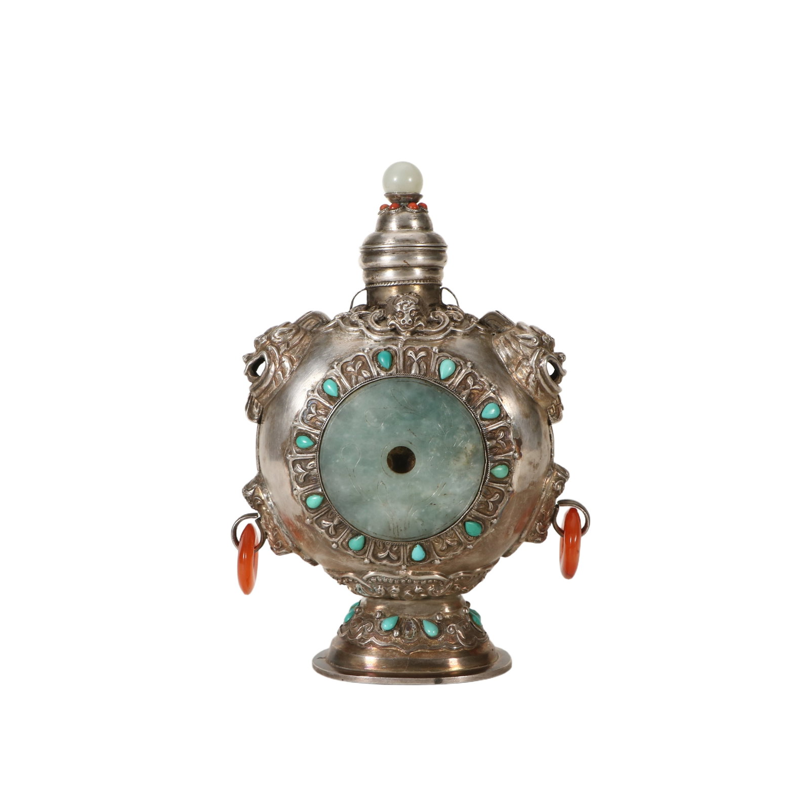 A silver inlaid jadeite turquoise agate teapot: The body of the kettle is entirely made of silver, with a piece of jade set in the middle, and other gemstones used as embellishments. It is 17 cm high, 12 cm wide, 6 cm thick, and weighs 476 grams.