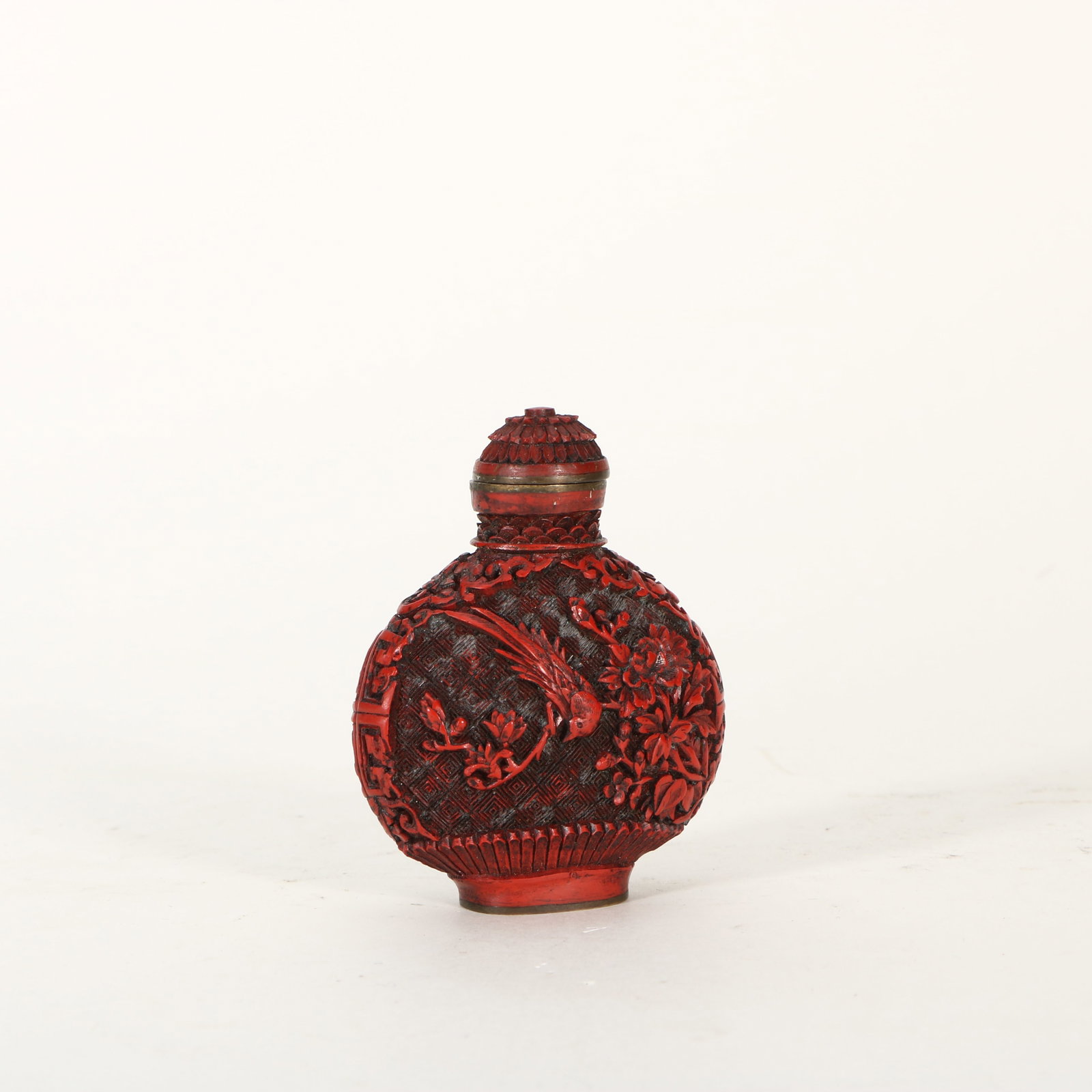 a lacquer snuff bottle - 3