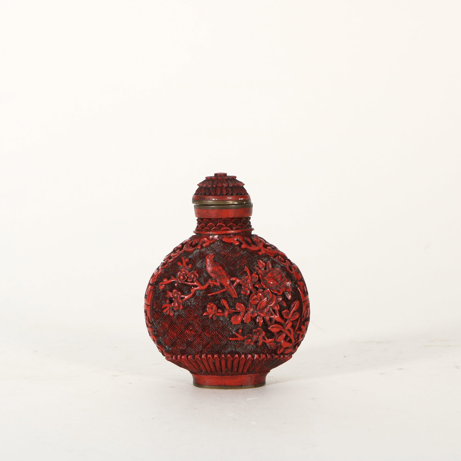 a lacquer snuff bottle - 4