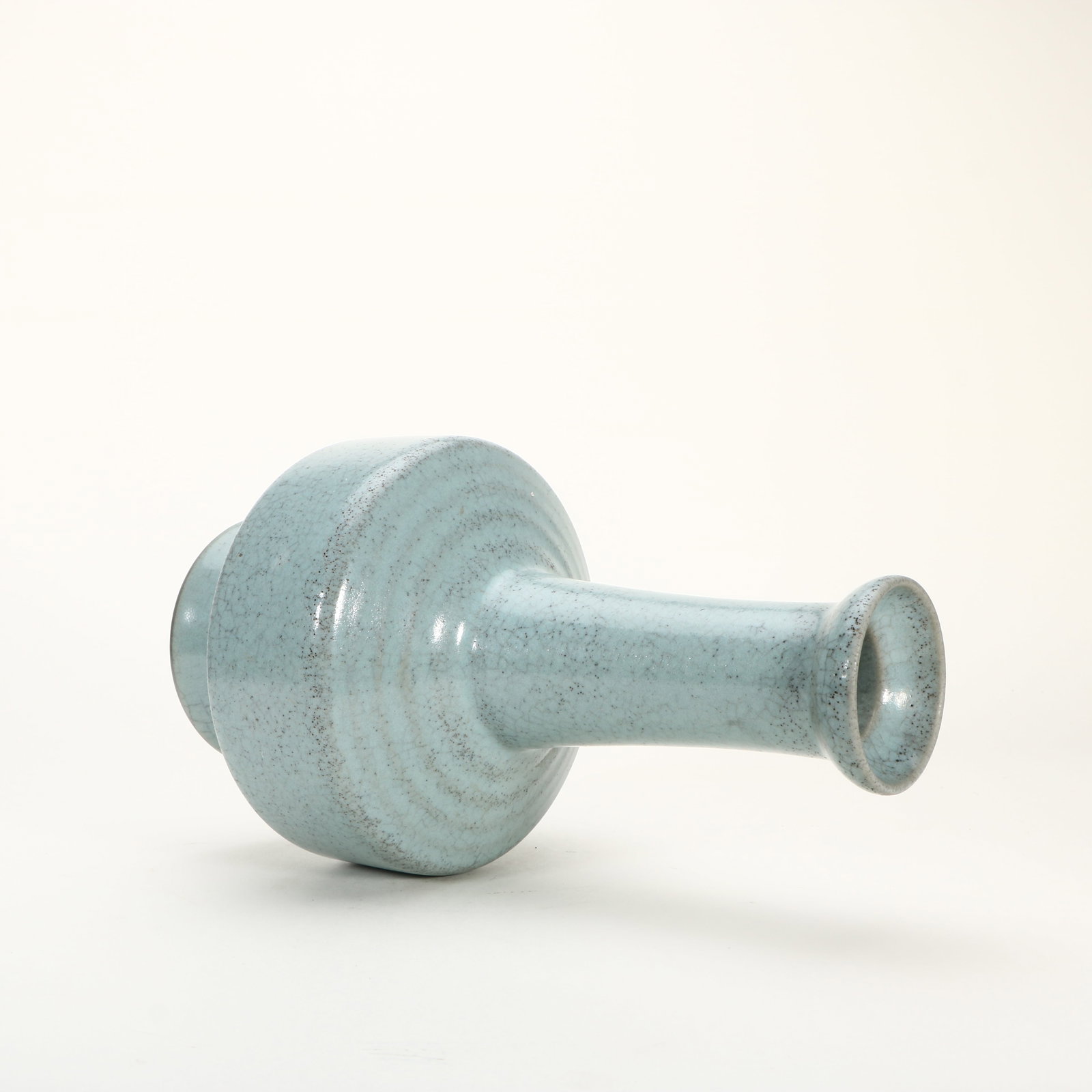 A Chinese celadon vase - 3