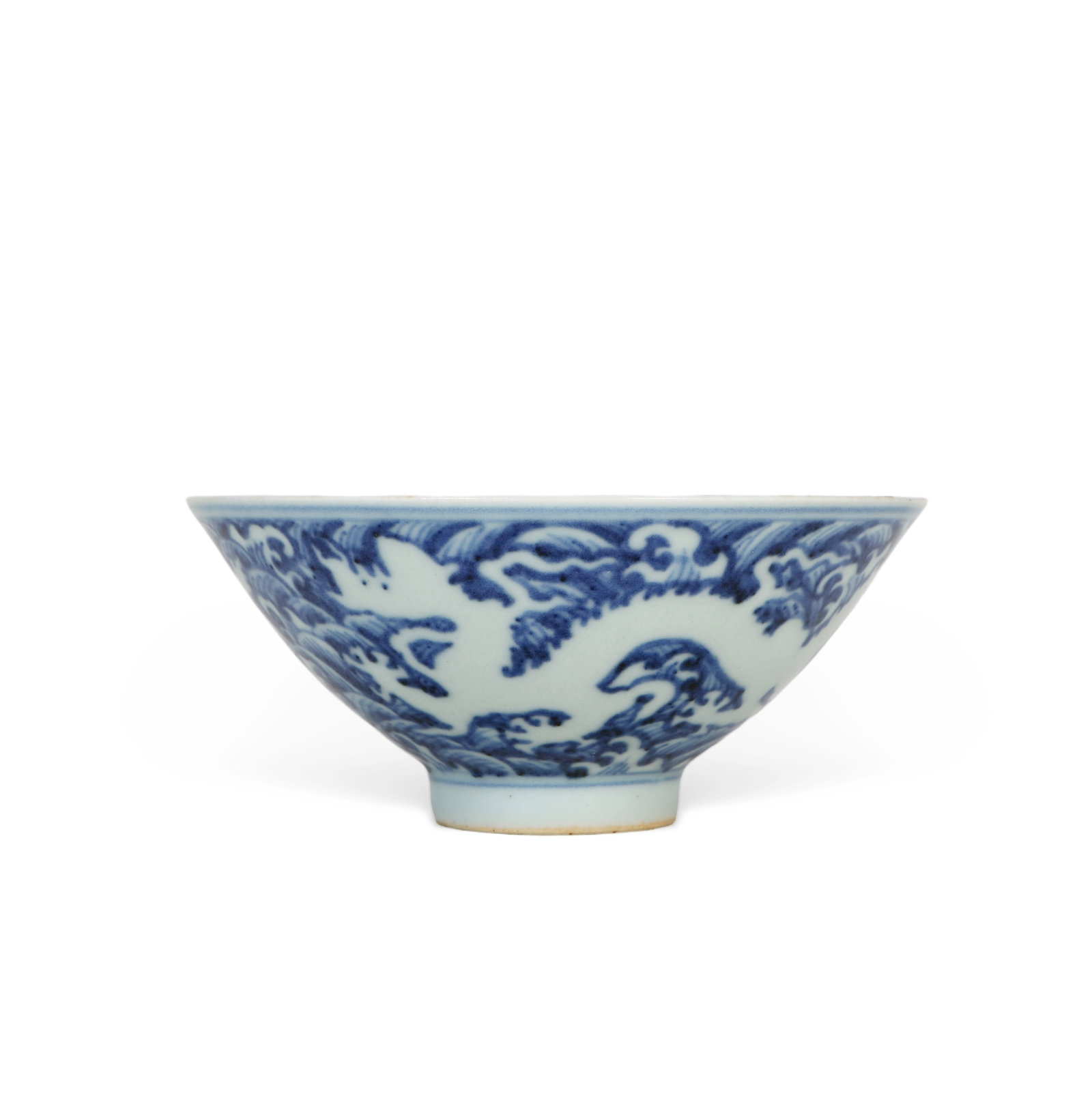A Ming Dynasty blue and white bowl: The bowl body is decorated with dragon patterns, height 5.5 cm, diameter 12.5 cm