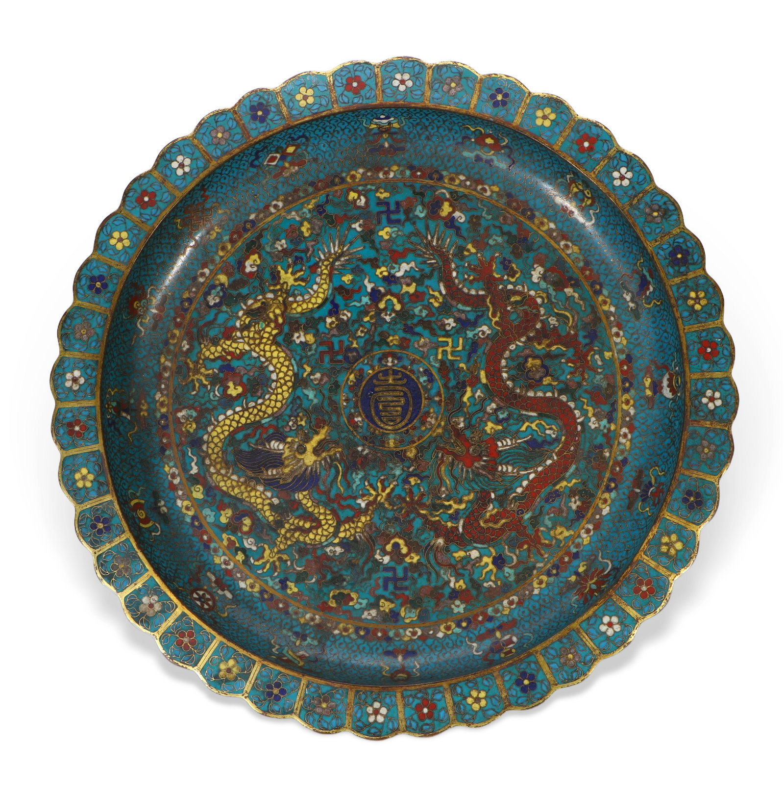 A large cloisonn?? plate with a copper base: The center of the plate is decorated with a dragon pattern, with a diameter of 48 cm