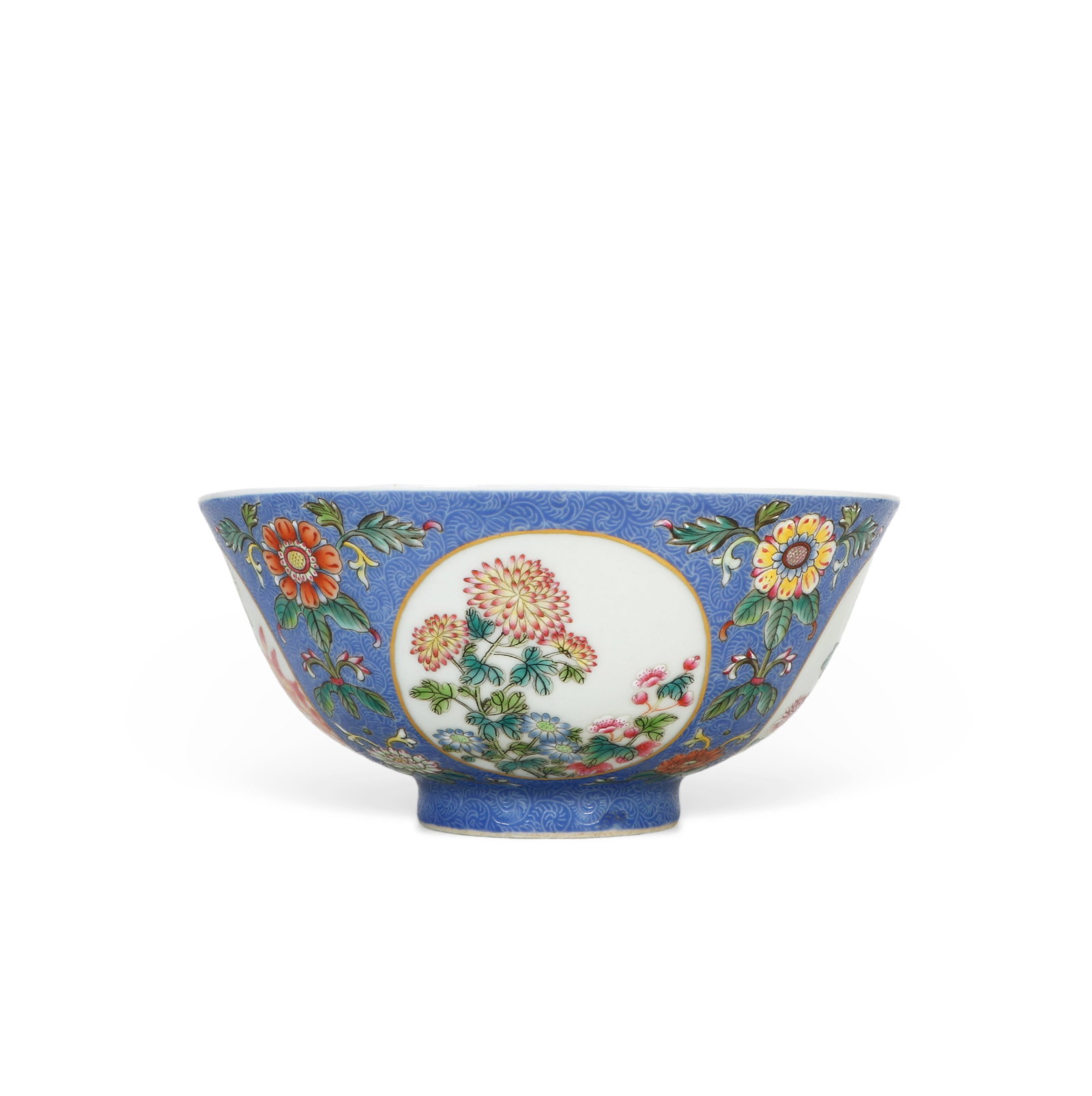 A Qing Dynasty famille rose bowl: The bowl has floral decorations, 7 cm high with a 14.8 cm diameter.