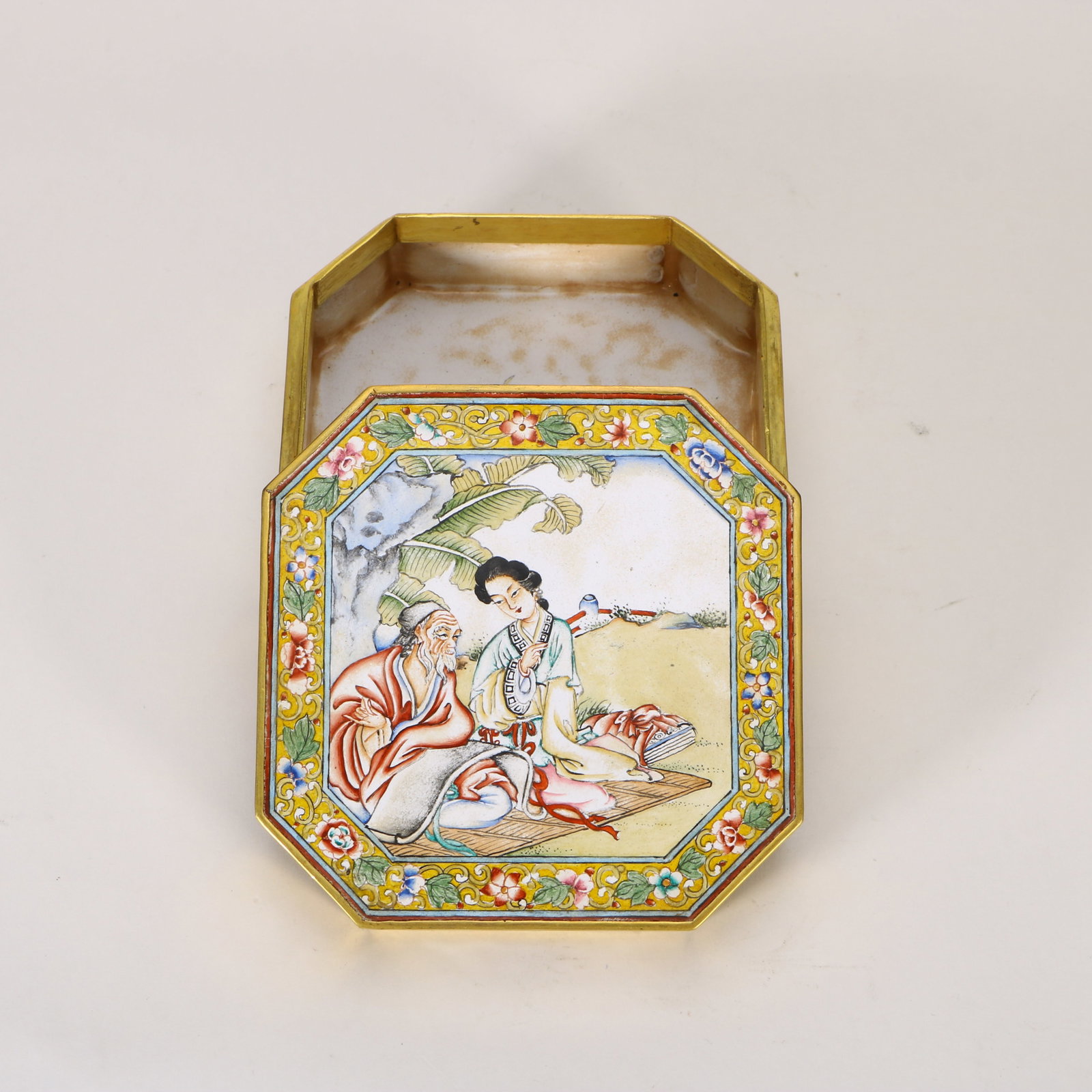 A copper-bodied enamel box - 4