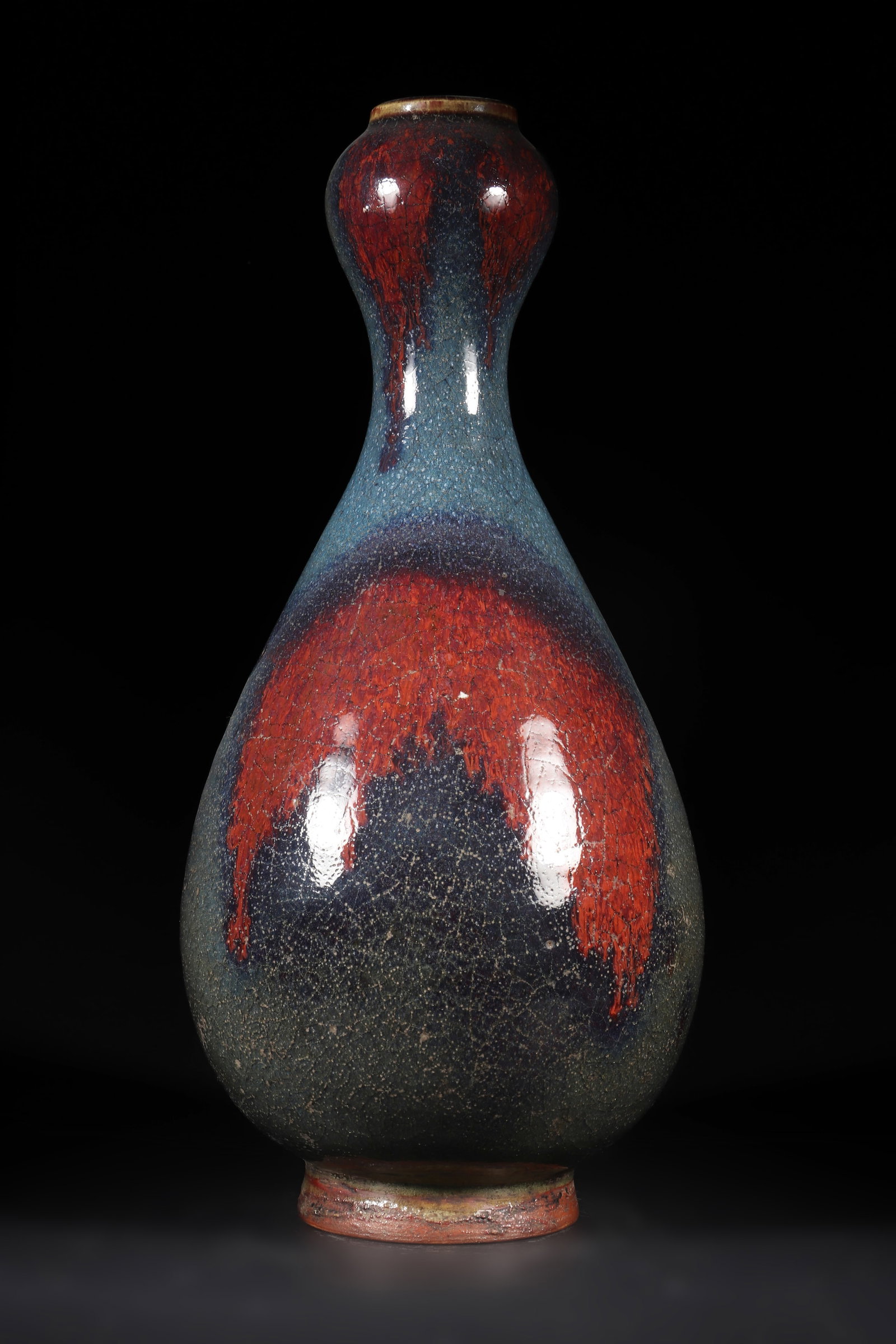 A Jun Kiln Transformed Glazed Vase: A Jun kiln vase, with a kiln enamel color and cracked texture as a whole. H: 31cm D: 13.5cm (Max)