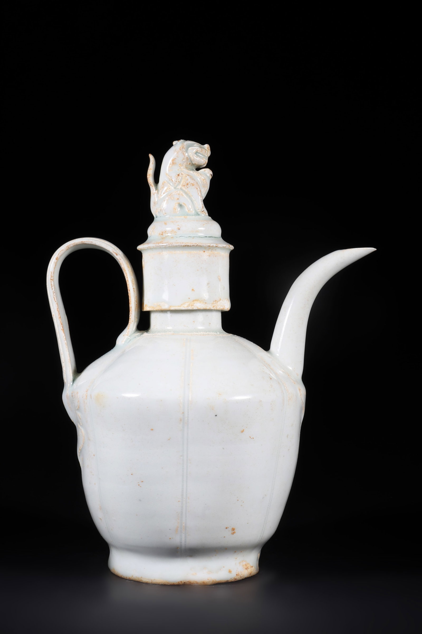 A White Glazed Wine Pot - 2