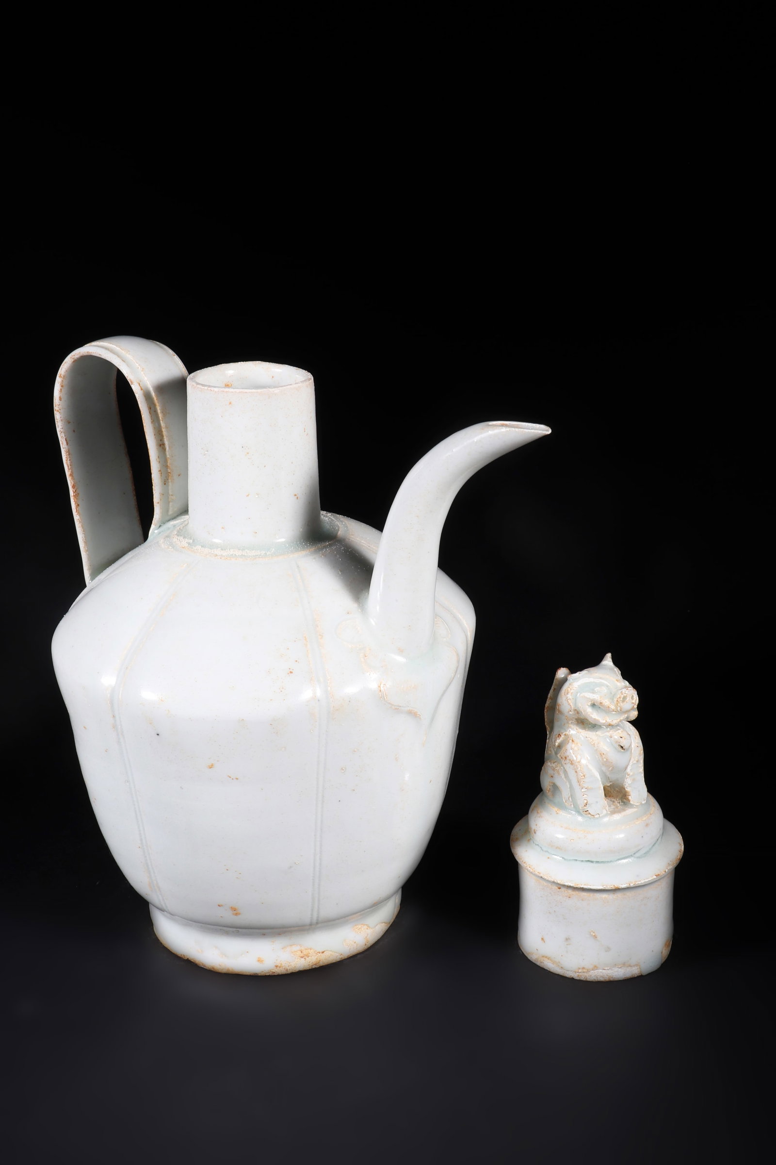 A White Glazed Wine Pot - 5