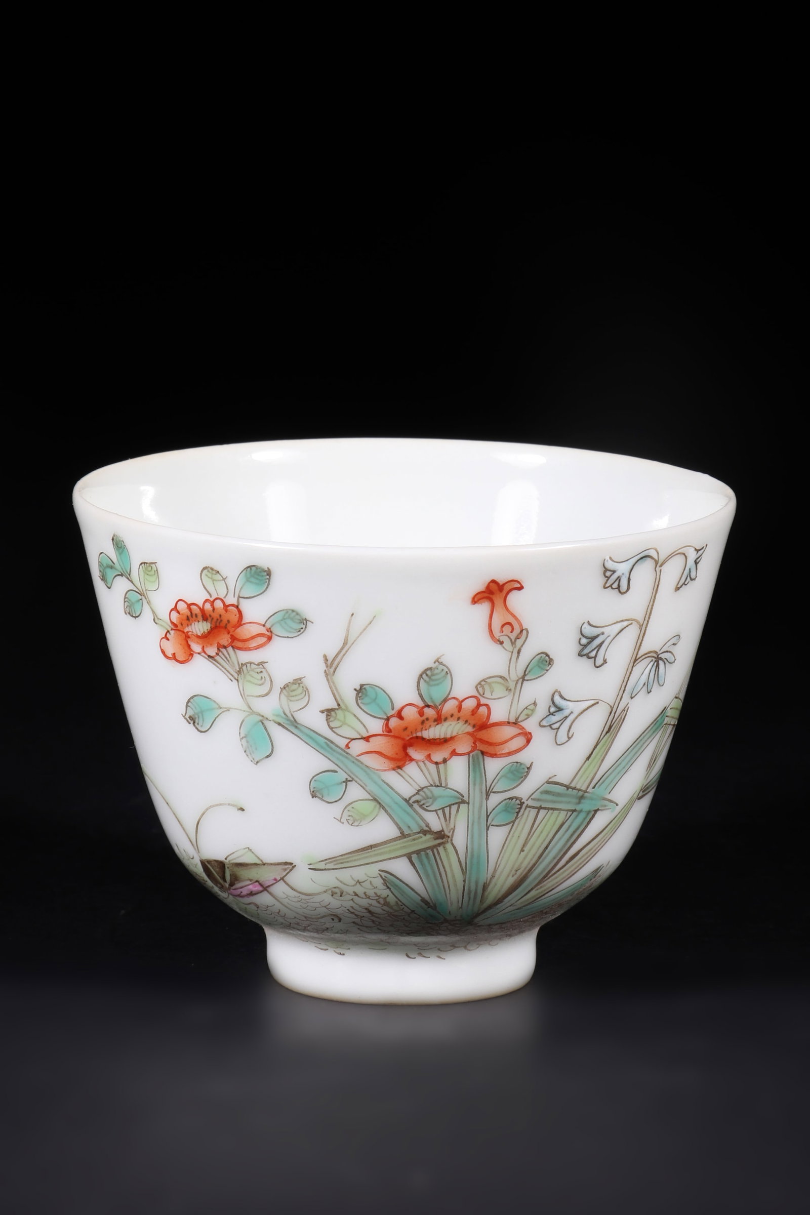 A Famille-Rose Cup: A famille-rose cup with colorful floral and insect patterns on the cup wall. H: 6cm D: 7cm (Max)