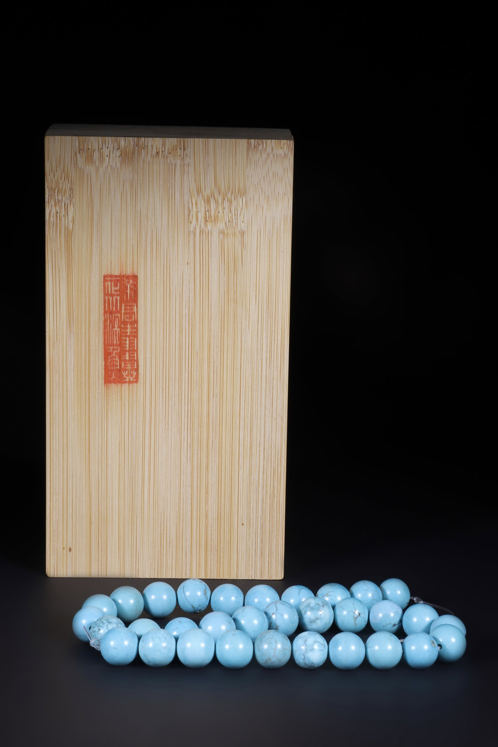 A String of Turquoise Beads: A string of turquoise beads, with 32 turquoise beads. Comes with original wooden box. D: 1.2cm X32 (Max)