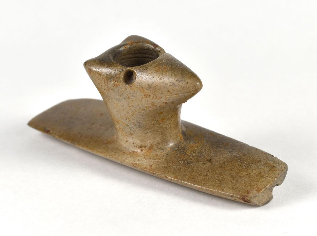 4 11/16" Hopewell Effigy Platform Pipe: Nice Ohio pipestone example reported from Ross Co., Ohio. Estate Collection find.