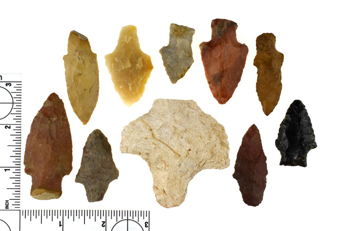10 Southern Arrowheads: Assortment of points from TX/AR/OK. Ex - Partain, Lewis.