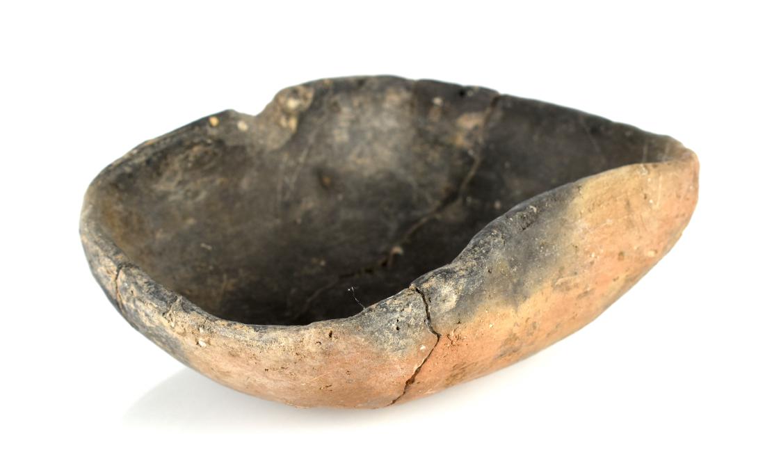 5" Anasazi Mimbres Bowl: Rectangular bowl formerly of the Southwestern Archaeological Institute, Dr. John Foster, Hyatt, Lincoln Smith Collections. Less than 10% restoration.