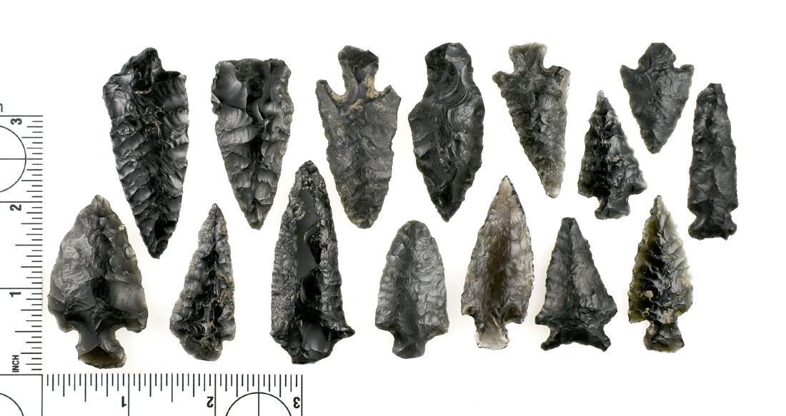 15 PreColumbian Arrowheads/Knives: Large assortment of obsidian pieces from Mexico. Ex Meyer Collection.