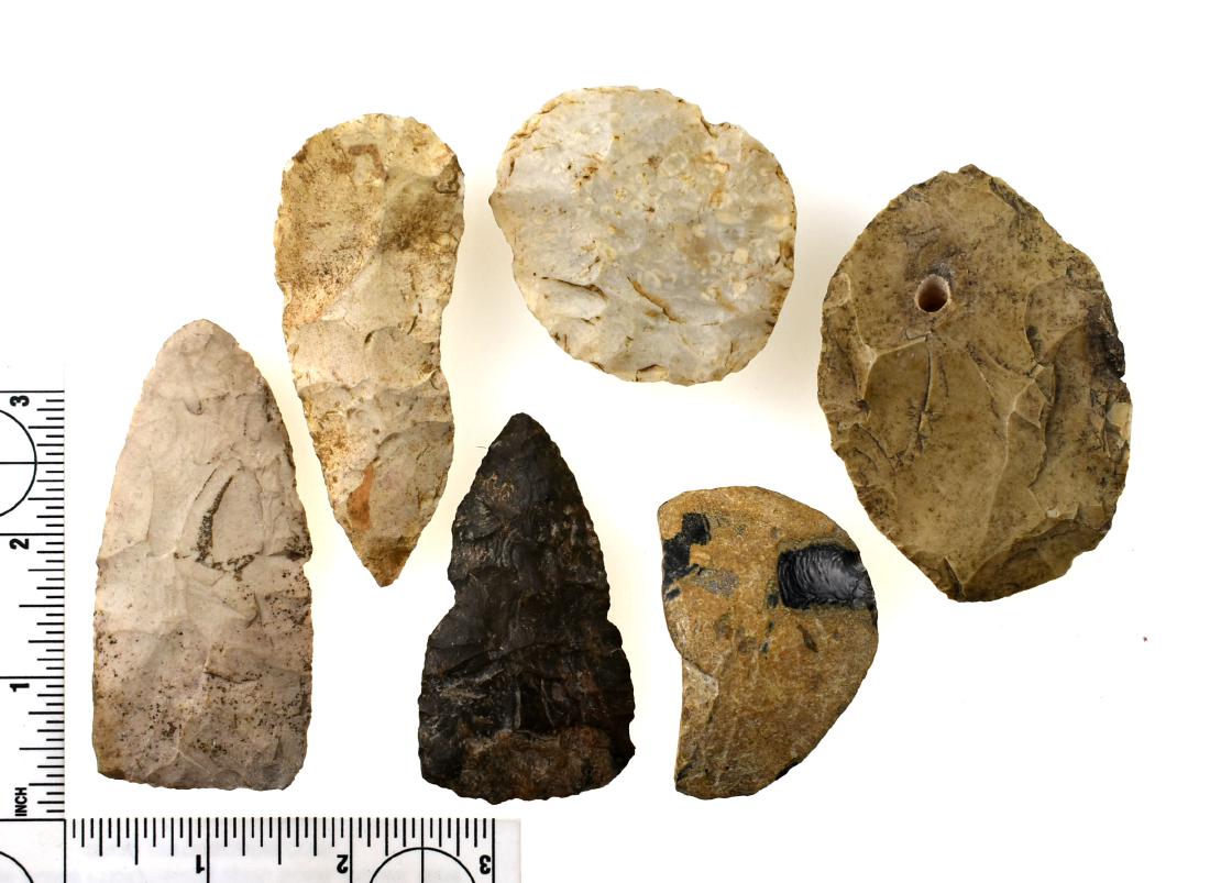 5 Blades and a Scraper: Assortment of blades in the 2-3"+ range from the Midwest formerly of the Meyer Collection. Obsidian? Scraper included also.