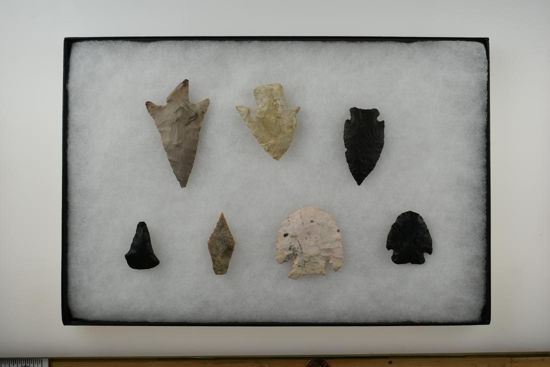 7 Nice Arrowheads: Nice lot of 7 points from Texas and the Midwest. Ex Meyer Collection.
