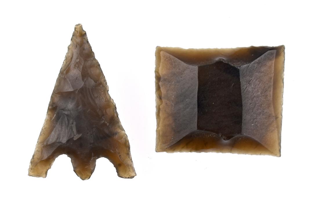 English Gunflint and Bronze Age Arrowhead (1 of 2)