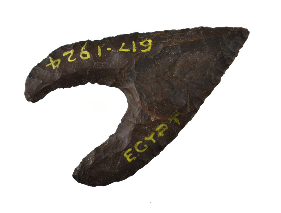 1 9/16" Naqada Arrowhead: Found at Fayoum, Egypt in 1924. Formerly of the Knowles and Dr. Paul Park Collections. #617-1924 Naqada I Culture. Brown Flint