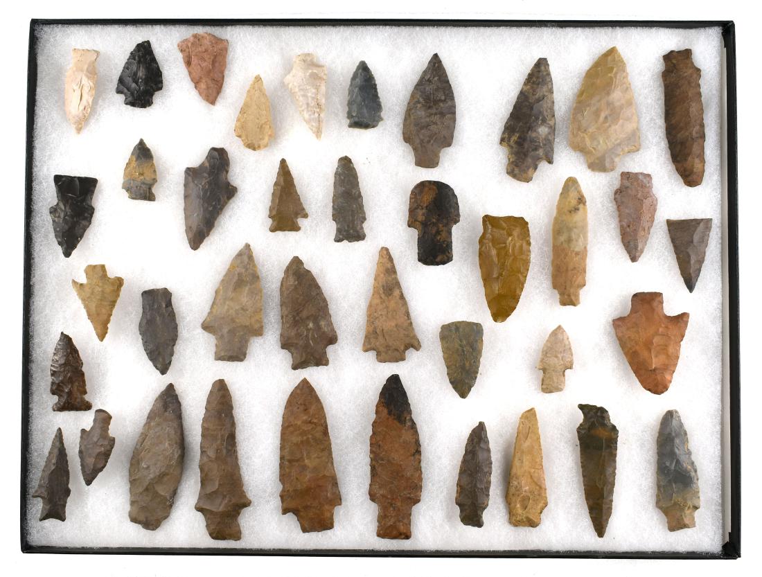 Large lot of TN Arrowheads: Great grouping from Central Tennessee. Harpeth River Drainage.