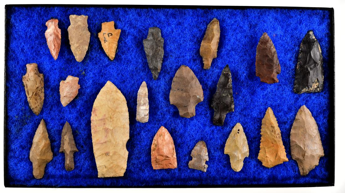 14x8 Display of TN Arrowheads: Nice display from Central Tennessee.