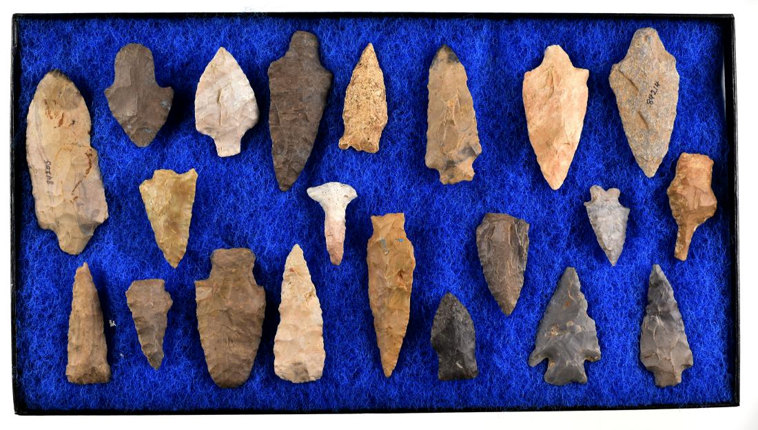 14x8 Display of TN arrowheads: Central Tennessee.
