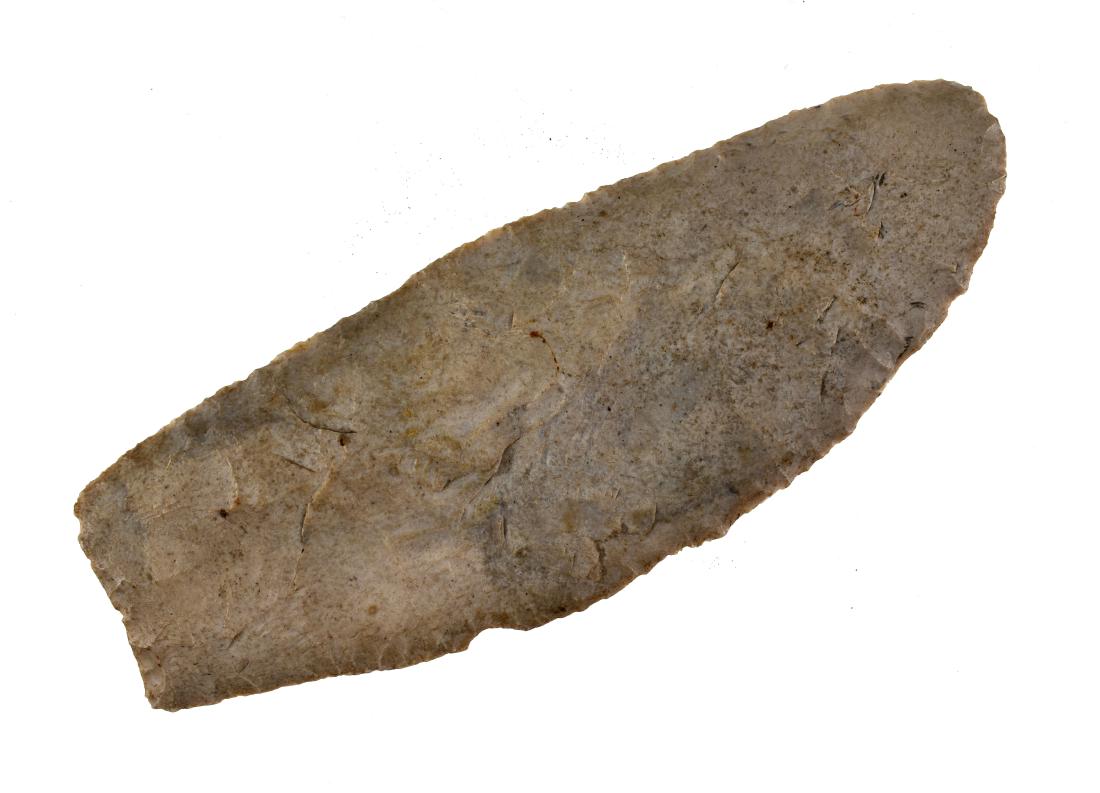 6-3/4" Paleo Knife: Exceptional large well flaked example with basal thinning. Resharpened several times. Cream fossil chert suggest MO/IL type, which suggests Dalton or Clovis cultural affiliation. Thin!