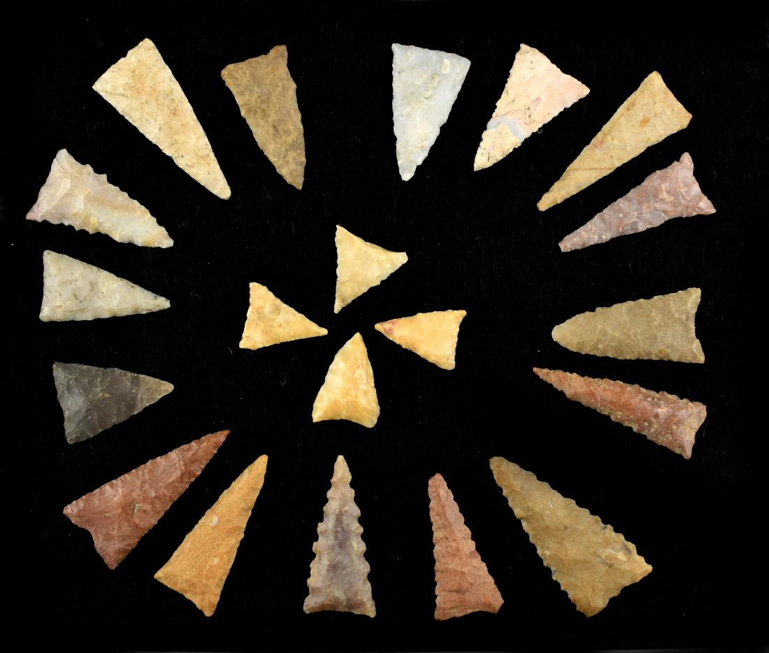 20 Nice Ohio Triangles: Nice Lot of 20 Triangles from Ohio from between 5/8" to 1-1/2". Ex Mynning Collection.