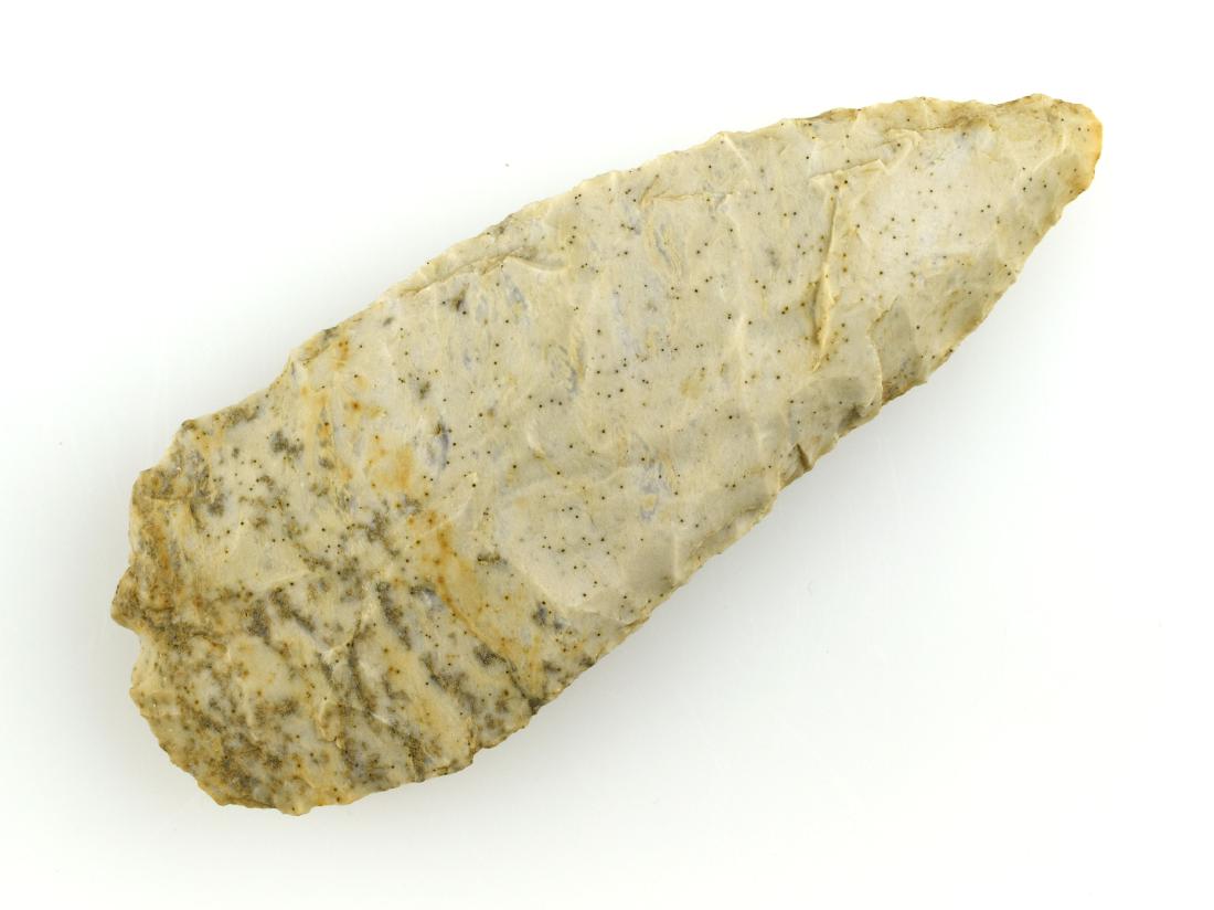 4" Ohio Cobbs Triangle: Delaware Co., Ohio example from the Ed Howey Collection. Cream Upper Mercer Chert. Ex Mynning Collection.