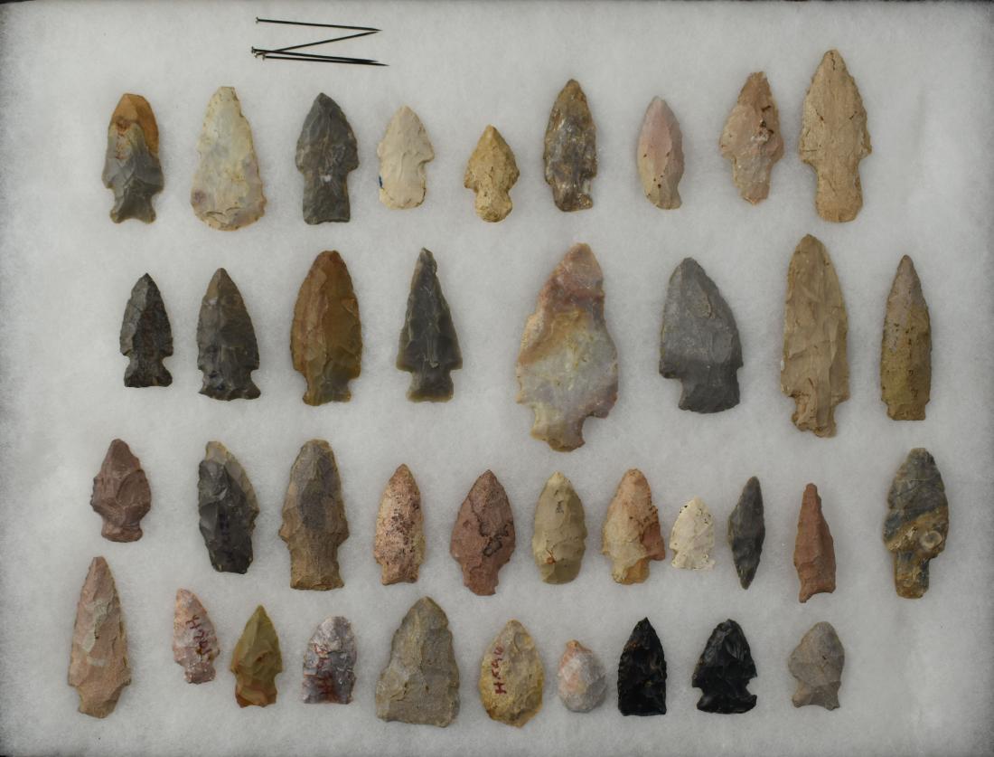 Lot of Central Kentucky Arrowheads: All found by Sandra Barnett in Woodford, Fayette, Scott, and Harrison Counties. Variety of types and materials.