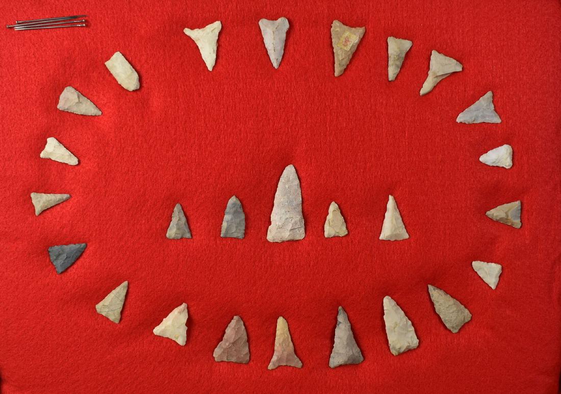 Lot of Central Kentucky Arrowheads: All found by Sandra Barnett in Woodford, Fayette, Scott, and Harrison Counties. Variety of types and materials.