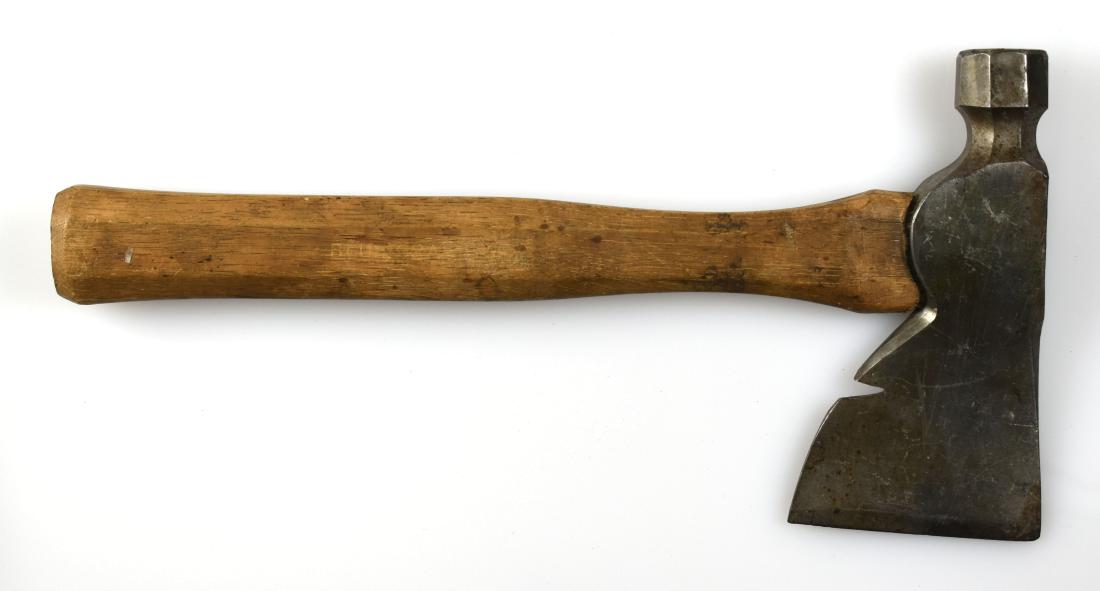 Vintage Belknap Hatchet: Nice vintage hatchet with hammer and nail-puller. Belknap 'Bluegrass' example.