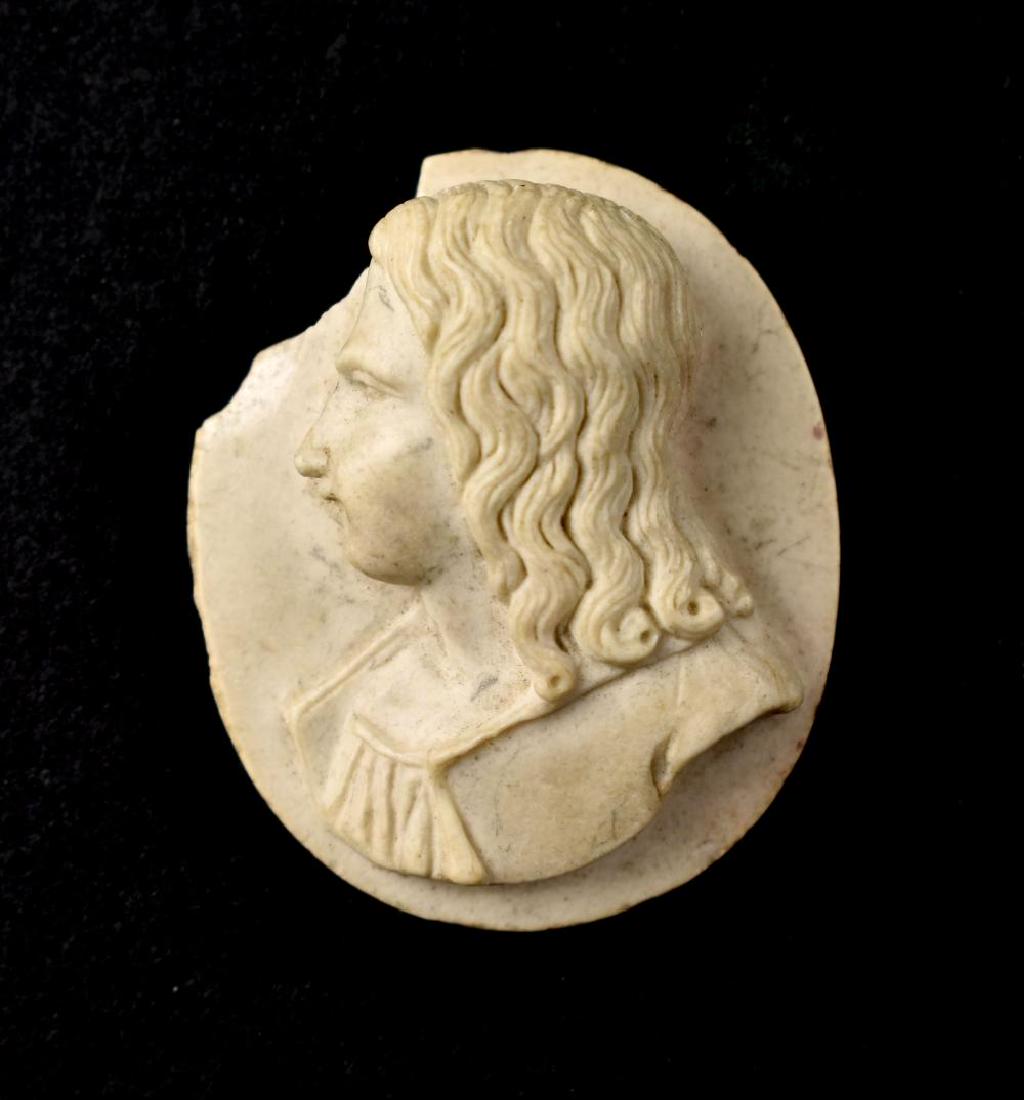Fine Early Marble Cameo of Raphael: Georgian to Edwardian era cameo portrait of Raffaello Senzio (known as Raphael) famed Italian artist 1483-1520. 'Raffaello.' engraved in old script on the reverse along with some old written with grap
