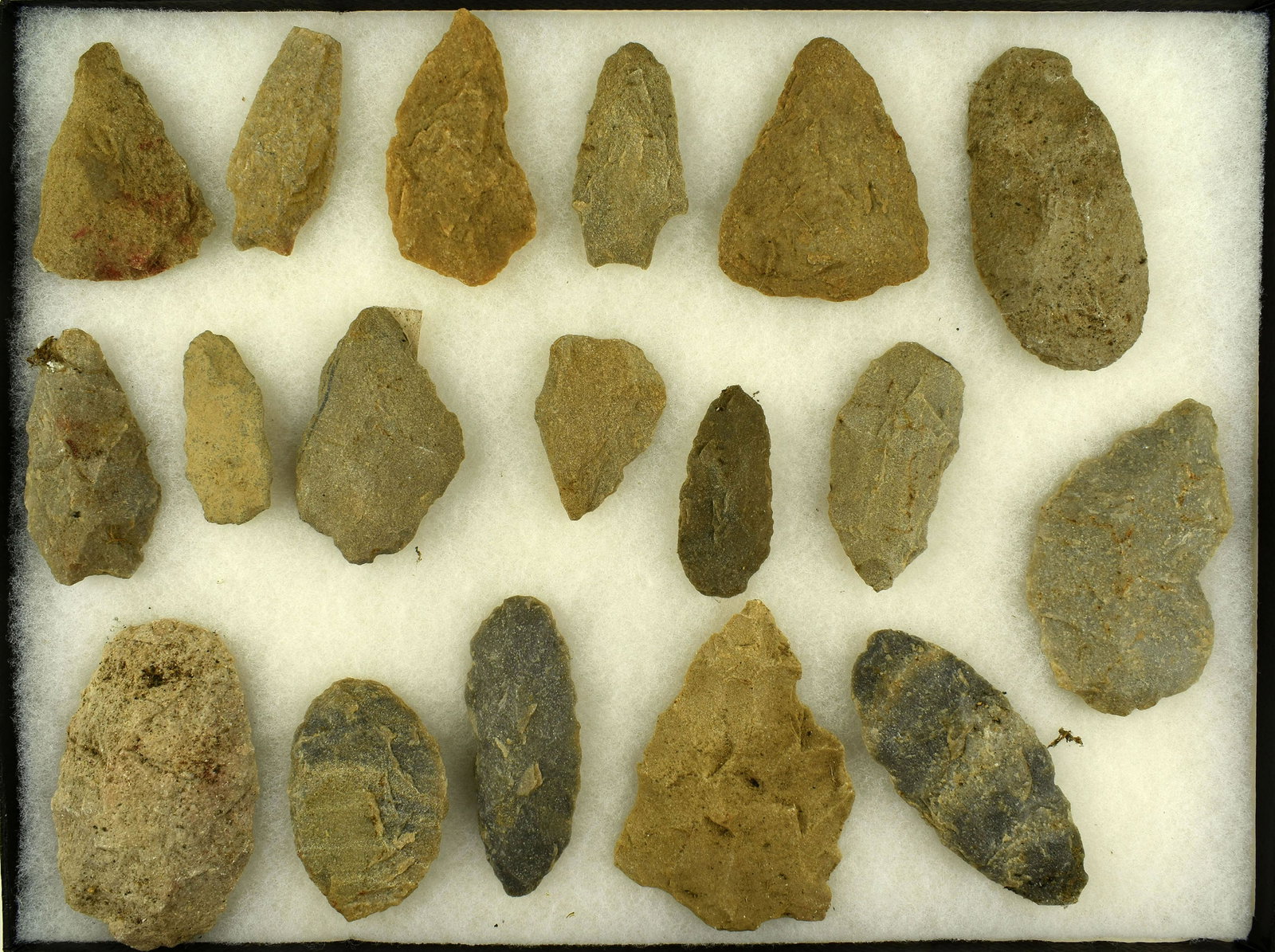 18 Virginia/Carolina Quartzite Points: All from the Cowan Hood estate collection. Variety of colors and sizes - most around 3" +/-. Frame not included.