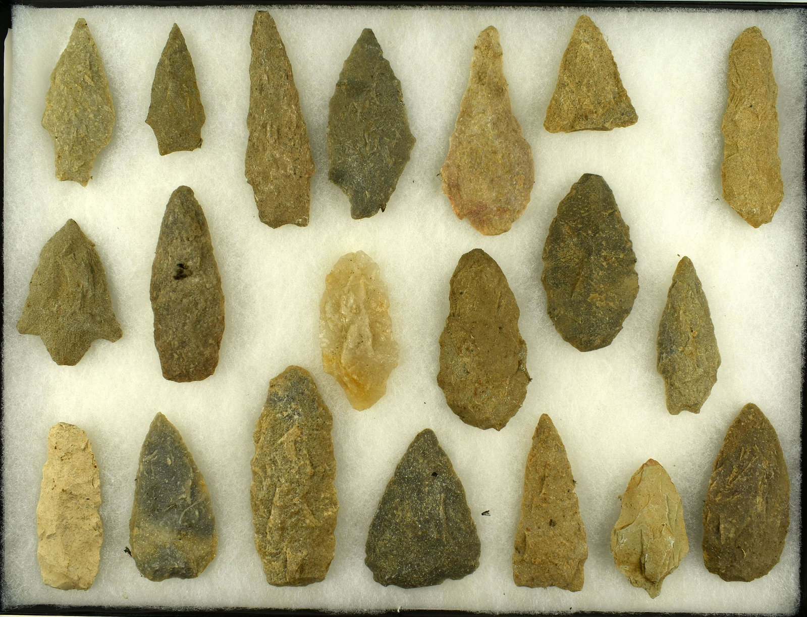 20 Virginia/Carolina Quartzite Points: All from the Cowan Hood estate collection. Variety of colors and sizes - most around 3" +/-. Frame not included.