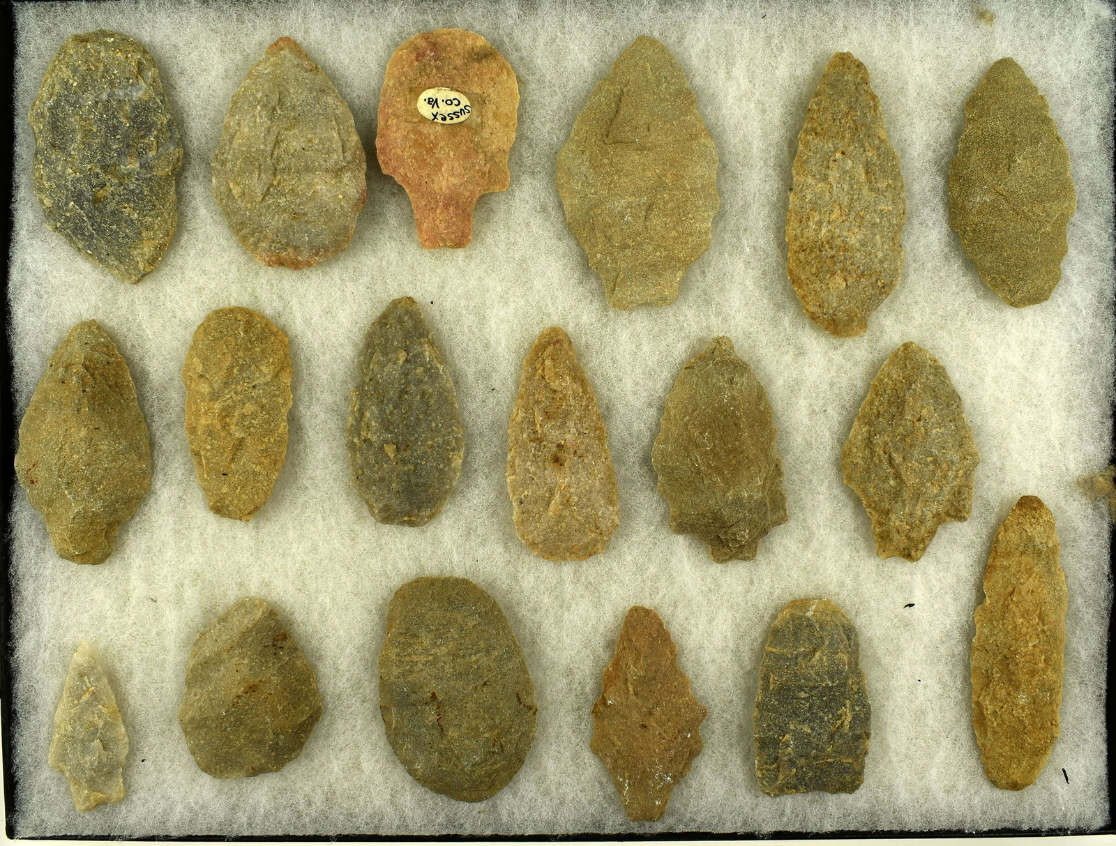 18 Virginia/Carolina Quartzite Points: All from the Cowan Hood estate collection. Variety of colors and sizes - most around 3" +/-. Frame not included.