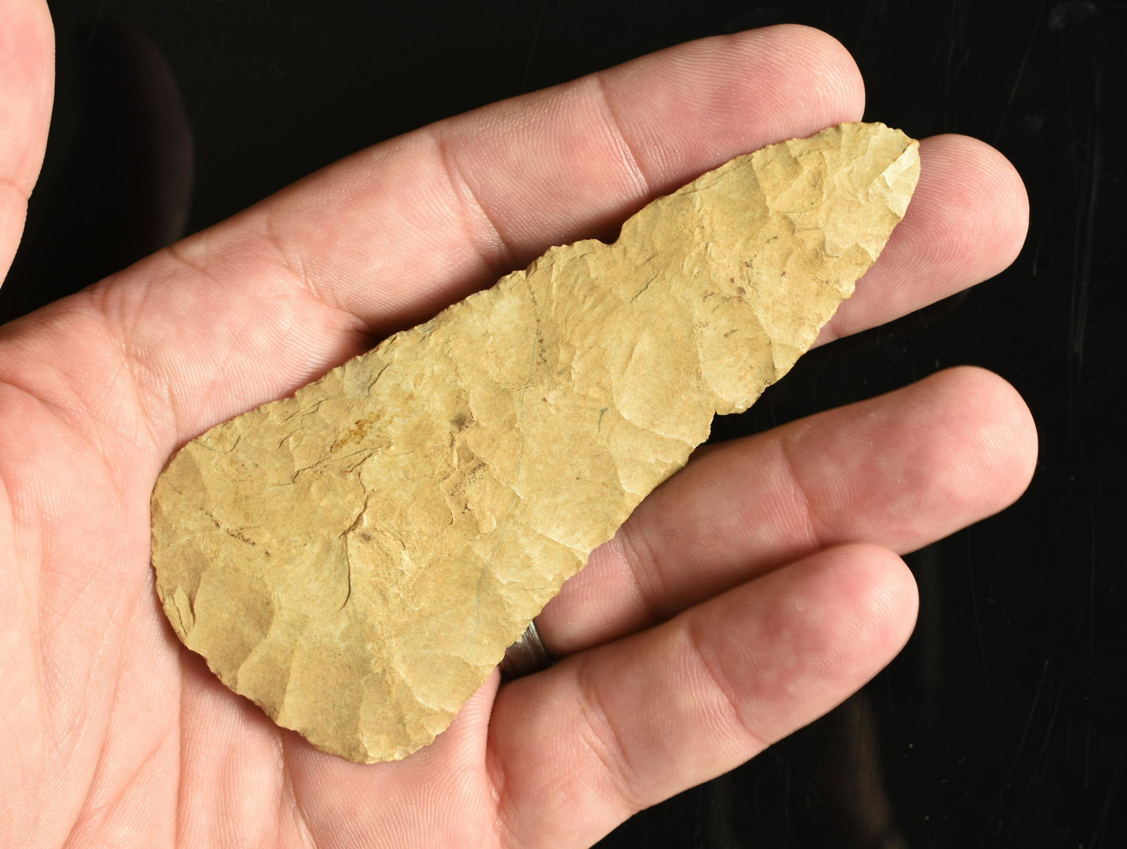 4-5/16" Cobbs Knife: Nicely made example in Fort Payne Chert. Tennessee. From the Sam Swarey Estate Collection.