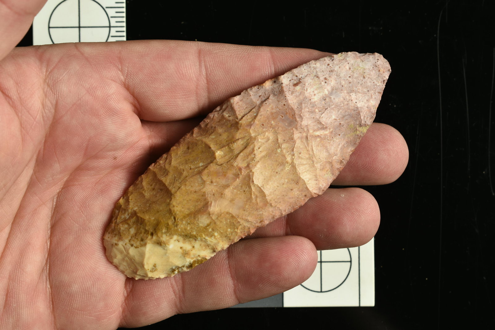 4-1/8" Woodland Knife: Lerma-like example in tri-color Strawberry Burlington. Ex Swarey Collection. Southern Illinois.